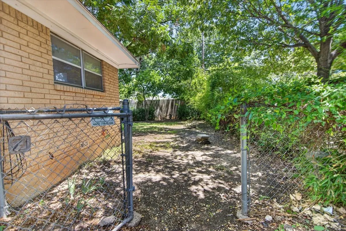 Single Family Residence For Sale in Mc Lennan County , 307 Estates Drive, Woodway, Texas 76712, 3 Bedroom, 2 Bathroom, 2 Garage spaces, 1,318 Sqft, built in 1959, mls#21347516, Real Estate Agent in Woodway, Homes For Sale in Mc Lennan county, Homes For Sale in Woodway, Realtor in Woodway Texas, Real Estate Brokerage Independent Realty Texas, Luminita Cordes Realtor
