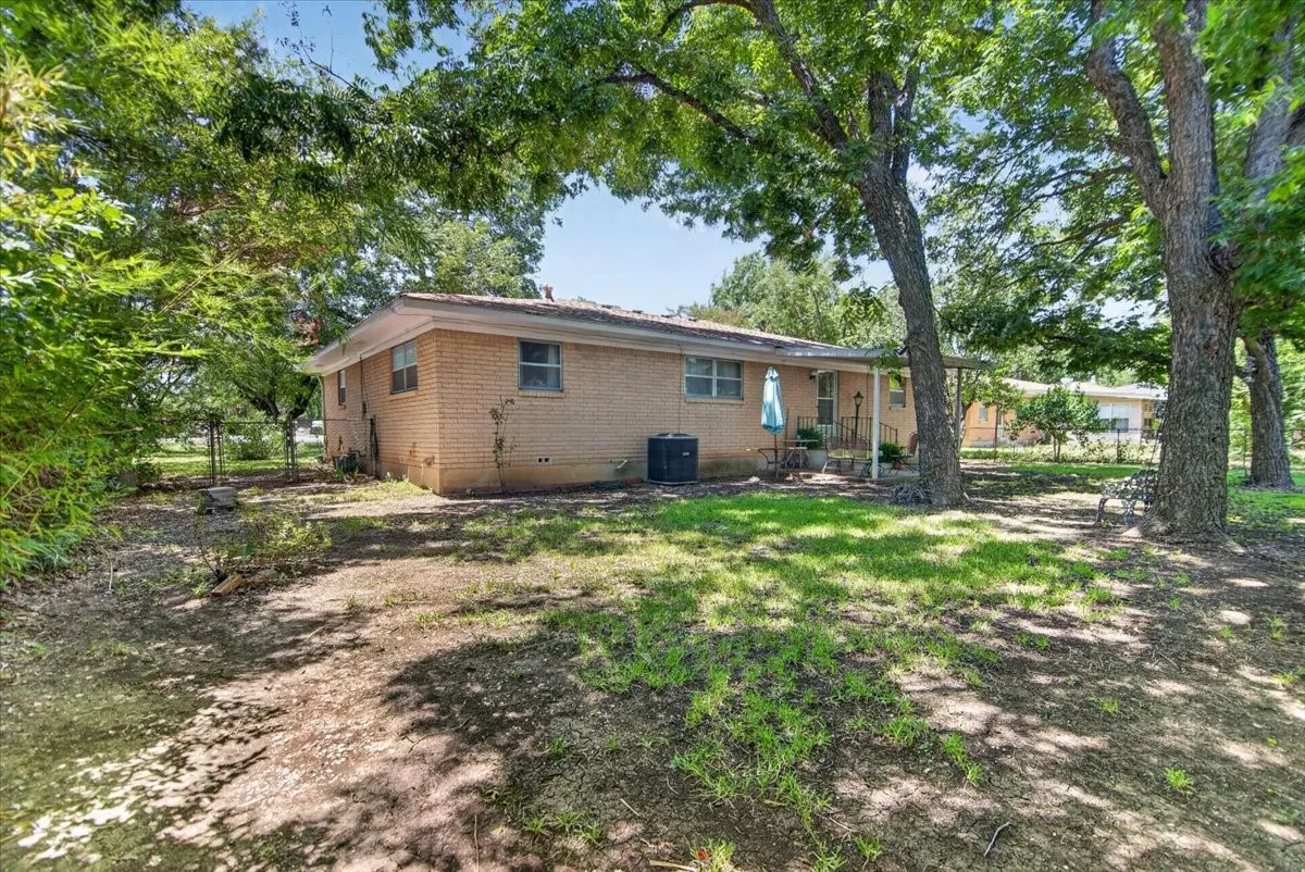 Single Family Residence For Sale in Mc Lennan County , 307 Estates Drive, Woodway, Texas 76712, 3 Bedroom, 2 Bathroom, 2 Garage spaces, 1,318 Sqft, built in 1959, mls#21347516, Real Estate Agent in Woodway, Homes For Sale in Mc Lennan county, Homes For Sale in Woodway, Realtor in Woodway Texas, Real Estate Brokerage Independent Realty Texas, Luminita Cordes Realtor