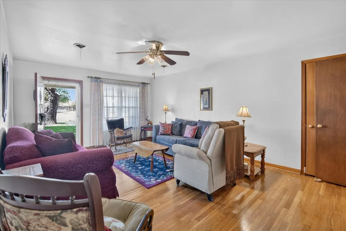 Single Family Residence For Sale in Mc Lennan County , 307 Estates Drive, Woodway, Texas 76712, 3 Bedroom, 2 Bathroom, 2 Garage spaces, 1,318 Sqft, built in 1959, mls#21347516, Real Estate Agent in Woodway, Homes For Sale in Mc Lennan county, Homes For Sale in Woodway, Realtor in Woodway Texas, Real Estate Brokerage Independent Realty Texas, Luminita Cordes Realtor