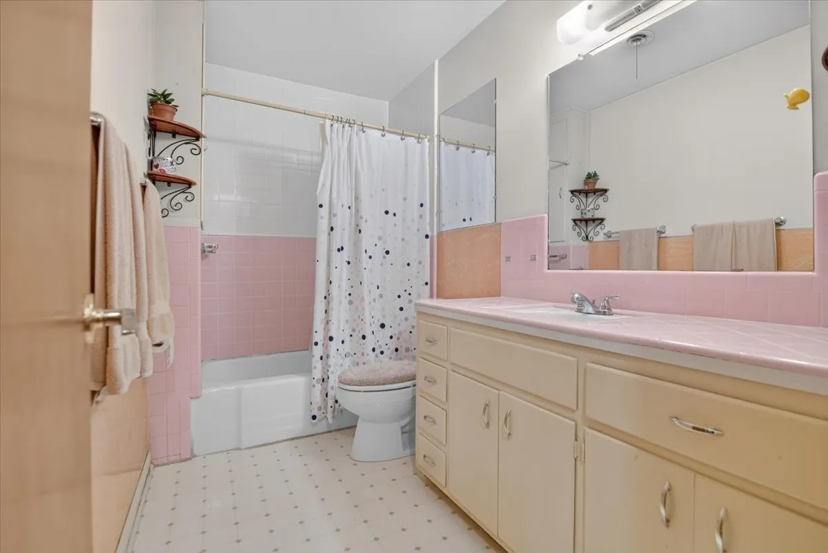 Single Family Residence For Sale in Mc Lennan County , 307 Estates Drive, Woodway, Texas 76712, 3 Bedroom, 2 Bathroom, 2 Garage spaces, 1,318 Sqft, built in 1959, mls#21347516, Real Estate Agent in Woodway, Homes For Sale in Mc Lennan county, Homes For Sale in Woodway, Realtor in Woodway Texas, Real Estate Brokerage Independent Realty Texas, Luminita Cordes Realtor