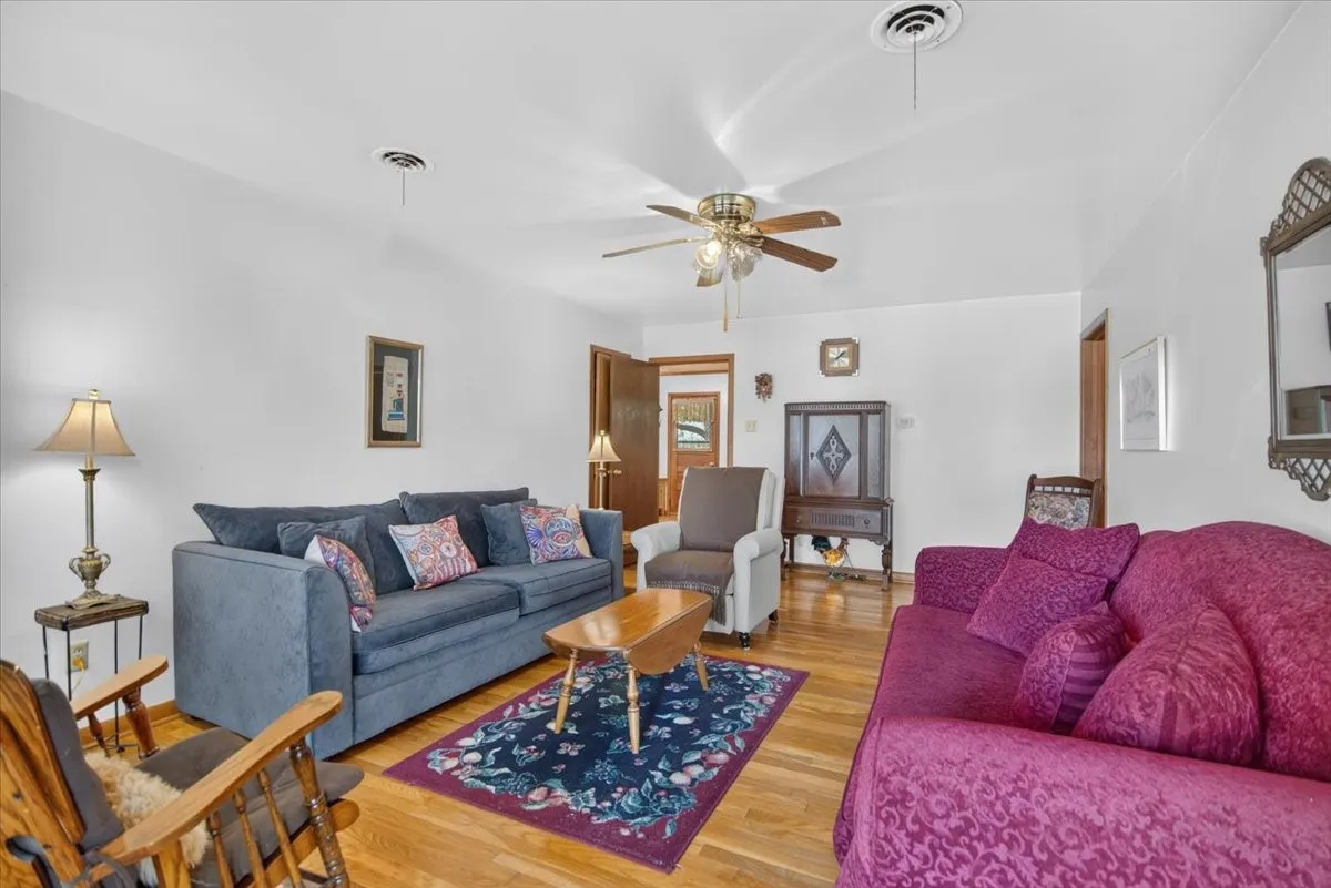 Single Family Residence For Sale in Mc Lennan County , 307 Estates Drive, Woodway, Texas 76712, 3 Bedroom, 2 Bathroom, 2 Garage spaces, 1,318 Sqft, built in 1959, mls#21347516, Real Estate Agent in Woodway, Homes For Sale in Mc Lennan county, Homes For Sale in Woodway, Realtor in Woodway Texas, Real Estate Brokerage Independent Realty Texas, Luminita Cordes Realtor