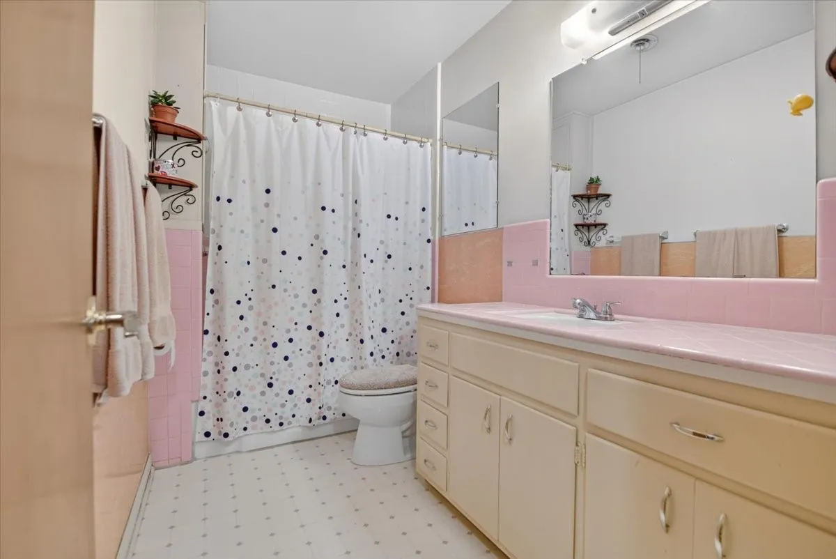 Single Family Residence For Sale in Mc Lennan County , 307 Estates Drive, Woodway, Texas 76712, 3 Bedroom, 2 Bathroom, 2 Garage spaces, 1,318 Sqft, built in 1959, mls#21347516, Real Estate Agent in Woodway, Homes For Sale in Mc Lennan county, Homes For Sale in Woodway, Realtor in Woodway Texas, Real Estate Brokerage Independent Realty Texas, Luminita Cordes Realtor