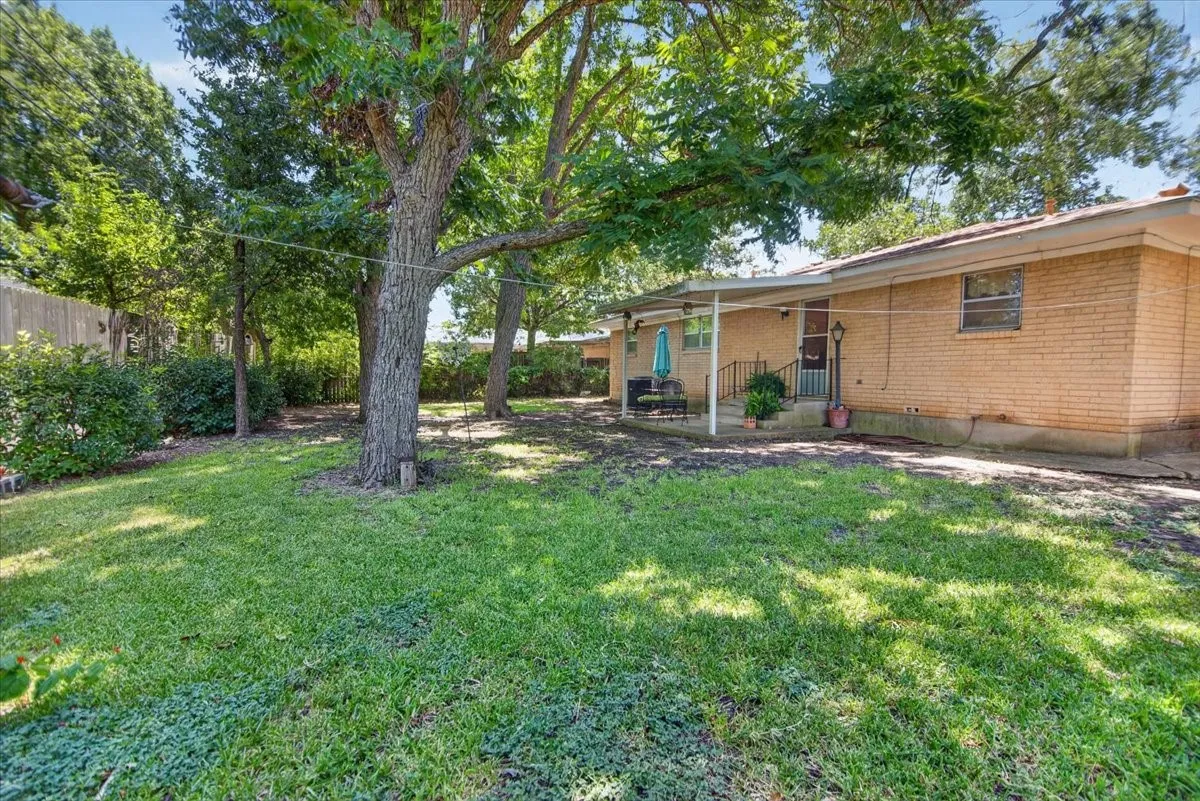Single Family Residence For Sale in Mc Lennan County , 307 Estates Drive, Woodway, Texas 76712, 3 Bedroom, 2 Bathroom, 2 Garage spaces, 1,318 Sqft, built in 1959, mls#21347516, Real Estate Agent in Woodway, Homes For Sale in Mc Lennan county, Homes For Sale in Woodway, Realtor in Woodway Texas, Real Estate Brokerage Independent Realty Texas, Luminita Cordes Realtor