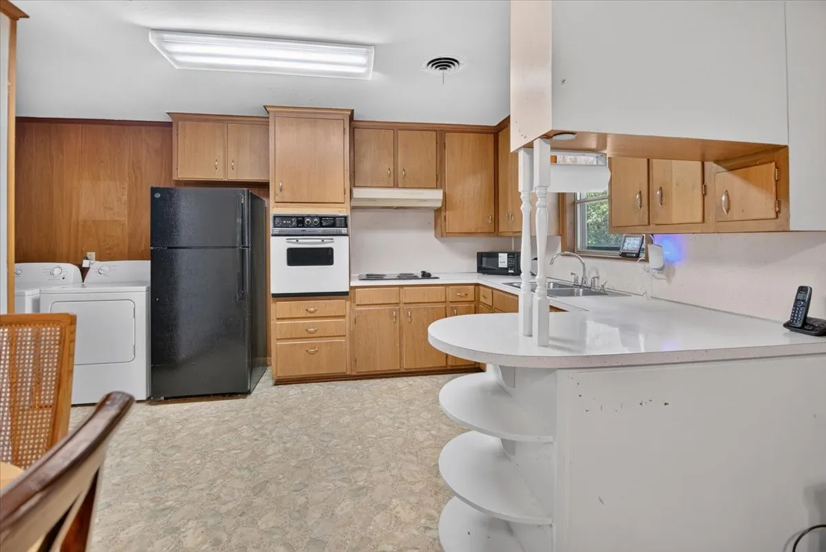 Single Family Residence For Sale in Mc Lennan County , 307 Estates Drive, Woodway, Texas 76712, 3 Bedroom, 2 Bathroom, 2 Garage spaces, 1,318 Sqft, built in 1959, mls#21347516, Real Estate Agent in Woodway, Homes For Sale in Mc Lennan county, Homes For Sale in Woodway, Realtor in Woodway Texas, Real Estate Brokerage Independent Realty Texas, Luminita Cordes Realtor