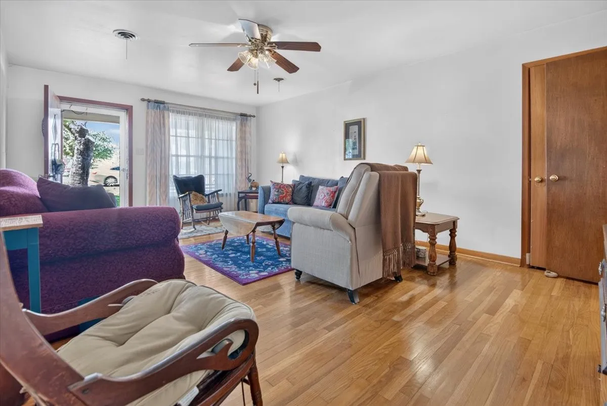 Single Family Residence For Sale in Mc Lennan County , 307 Estates Drive, Woodway, Texas 76712, 3 Bedroom, 2 Bathroom, 2 Garage spaces, 1,318 Sqft, built in 1959, mls#21347516, Real Estate Agent in Woodway, Homes For Sale in Mc Lennan county, Homes For Sale in Woodway, Realtor in Woodway Texas, Real Estate Brokerage Independent Realty Texas, Luminita Cordes Realtor