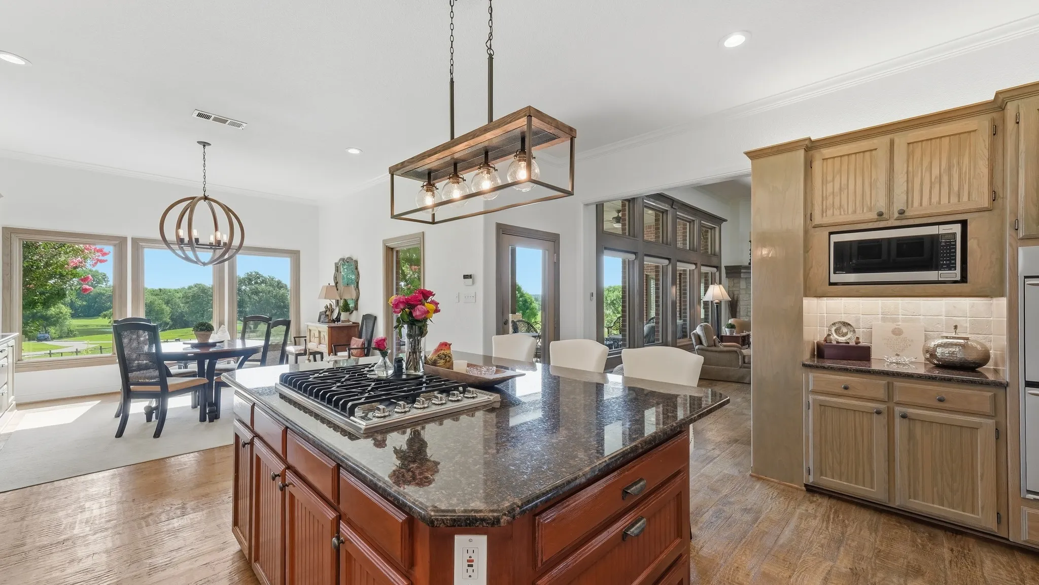 Single Family Residence For Sale in Parker County , 241 Pinnacle Peak Lane, Weatherford, Texas 76087, 3 Bedroom, 4 Bathroom, 3 Garage spaces, 3,417 Sqft, built in 2001, mls#21323733, Real Estate Agent in Weatherford, Homes For Sale in Parker county, Homes For Sale in Weatherford, Realtor in Weatherford Texas, Real Estate Brokerage Independent Realty Texas, Luminita Cordes Realtor