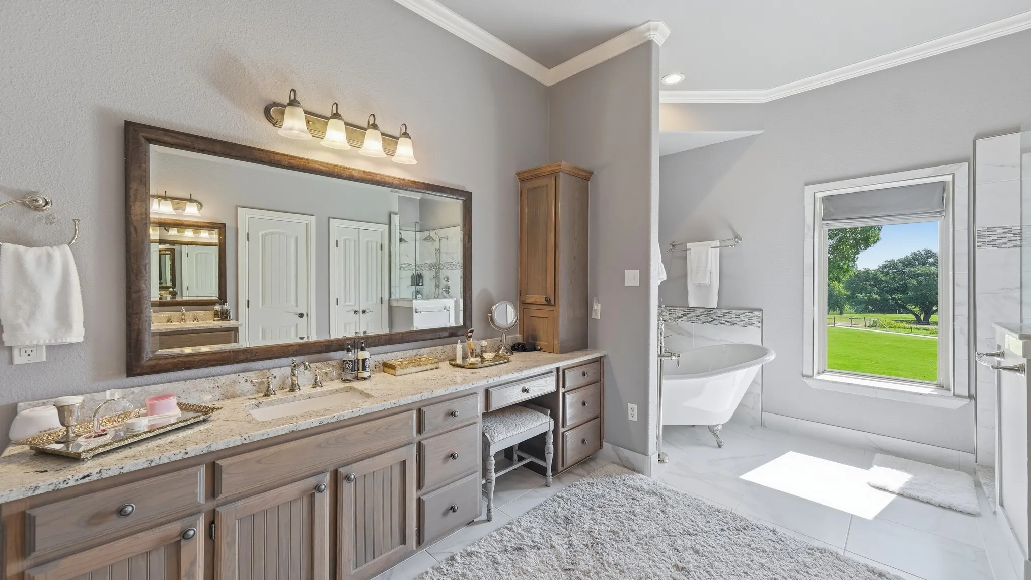 Single Family Residence For Sale in Parker County , 241 Pinnacle Peak Lane, Weatherford, Texas 76087, 3 Bedroom, 4 Bathroom, 3 Garage spaces, 3,417 Sqft, built in 2001, mls#21323733, Real Estate Agent in Weatherford, Homes For Sale in Parker county, Homes For Sale in Weatherford, Realtor in Weatherford Texas, Real Estate Brokerage Independent Realty Texas, Luminita Cordes Realtor