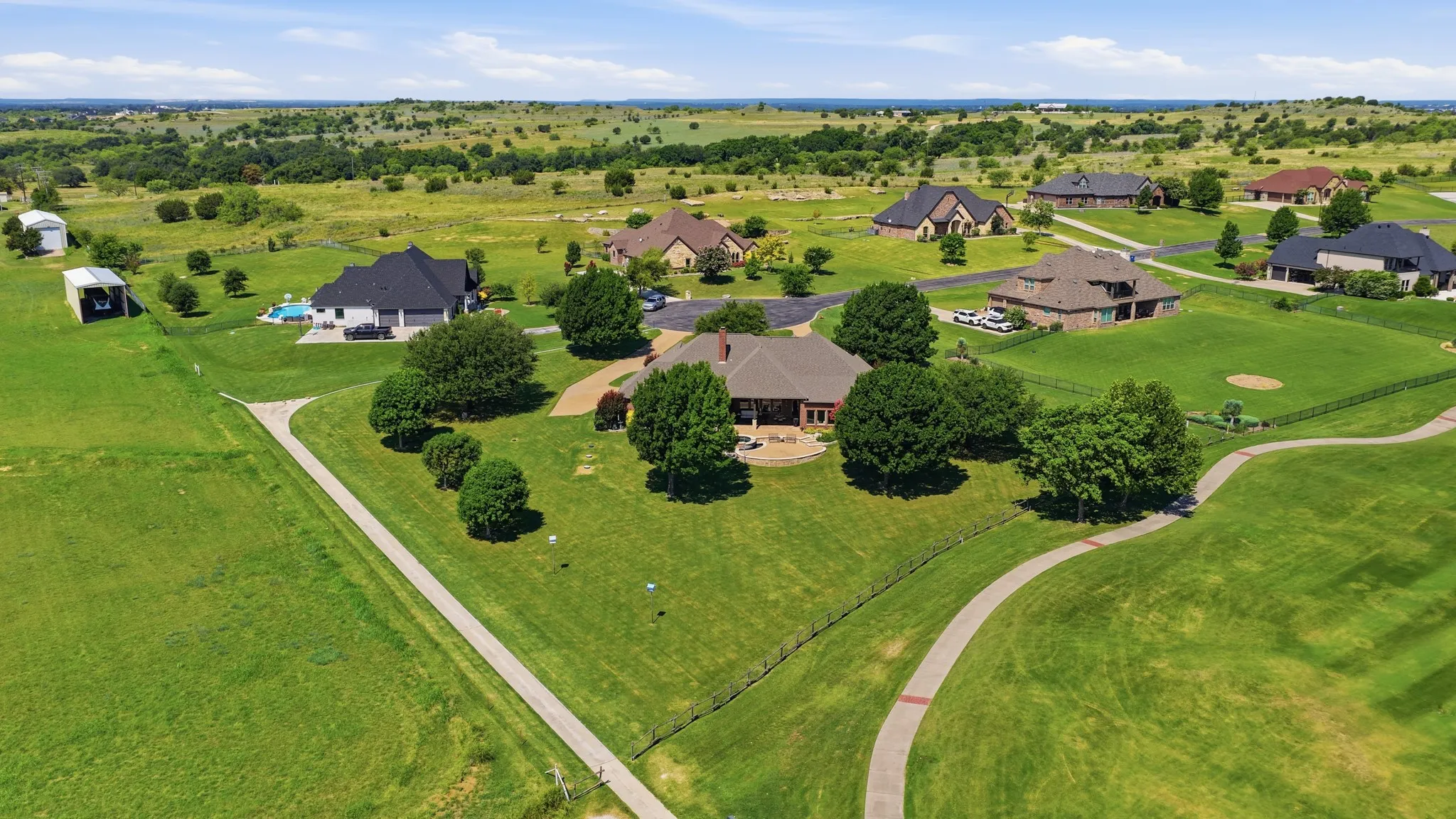 Single Family Residence For Sale in Parker County , 241 Pinnacle Peak Lane, Weatherford, Texas 76087, 3 Bedroom, 4 Bathroom, 3 Garage spaces, 3,417 Sqft, built in 2001, mls#21323733, Real Estate Agent in Weatherford, Homes For Sale in Parker county, Homes For Sale in Weatherford, Realtor in Weatherford Texas, Real Estate Brokerage Independent Realty Texas, Luminita Cordes Realtor
