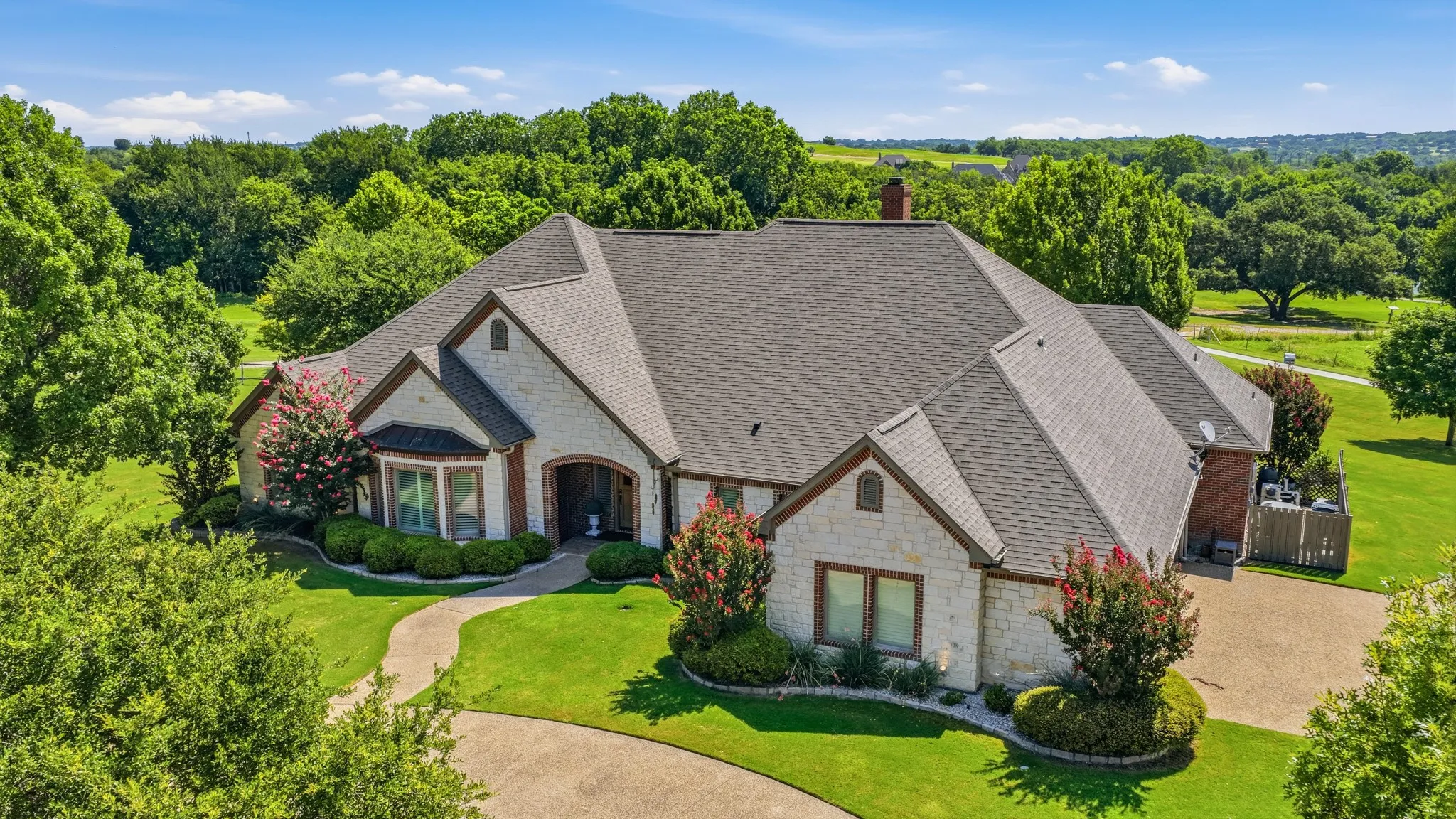Single Family Residence For Sale in Parker County , 241 Pinnacle Peak Lane, Weatherford, Texas 76087, 3 Bedroom, 4 Bathroom, 3 Garage spaces, 3,417 Sqft, built in 2001, mls#21323733, Real Estate Agent in Weatherford, Homes For Sale in Parker county, Homes For Sale in Weatherford, Realtor in Weatherford Texas, Real Estate Brokerage Independent Realty Texas, Luminita Cordes Realtor