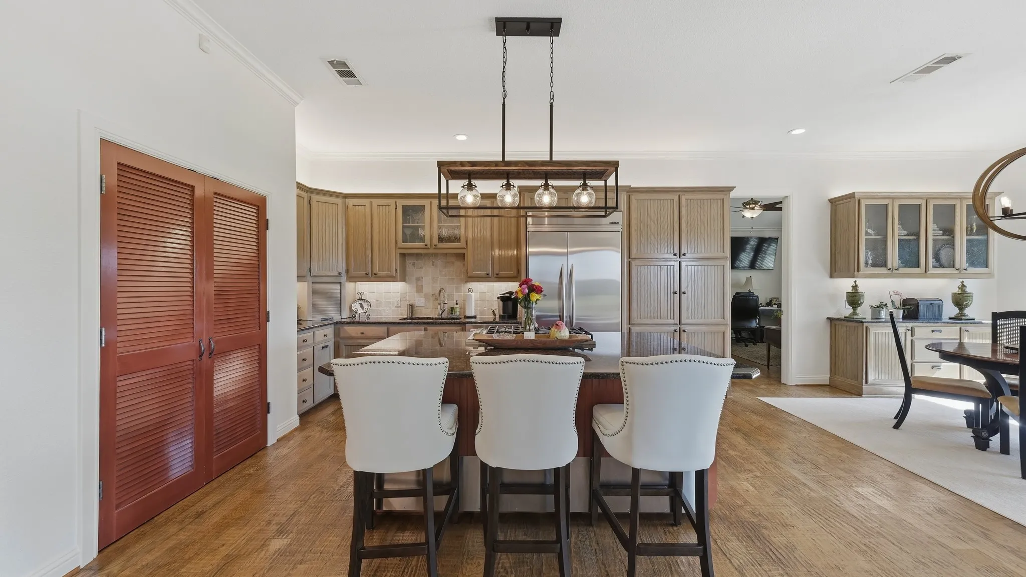 Single Family Residence For Sale in Parker County , 241 Pinnacle Peak Lane, Weatherford, Texas 76087, 3 Bedroom, 4 Bathroom, 3 Garage spaces, 3,417 Sqft, built in 2001, mls#21323733, Real Estate Agent in Weatherford, Homes For Sale in Parker county, Homes For Sale in Weatherford, Realtor in Weatherford Texas, Real Estate Brokerage Independent Realty Texas, Luminita Cordes Realtor