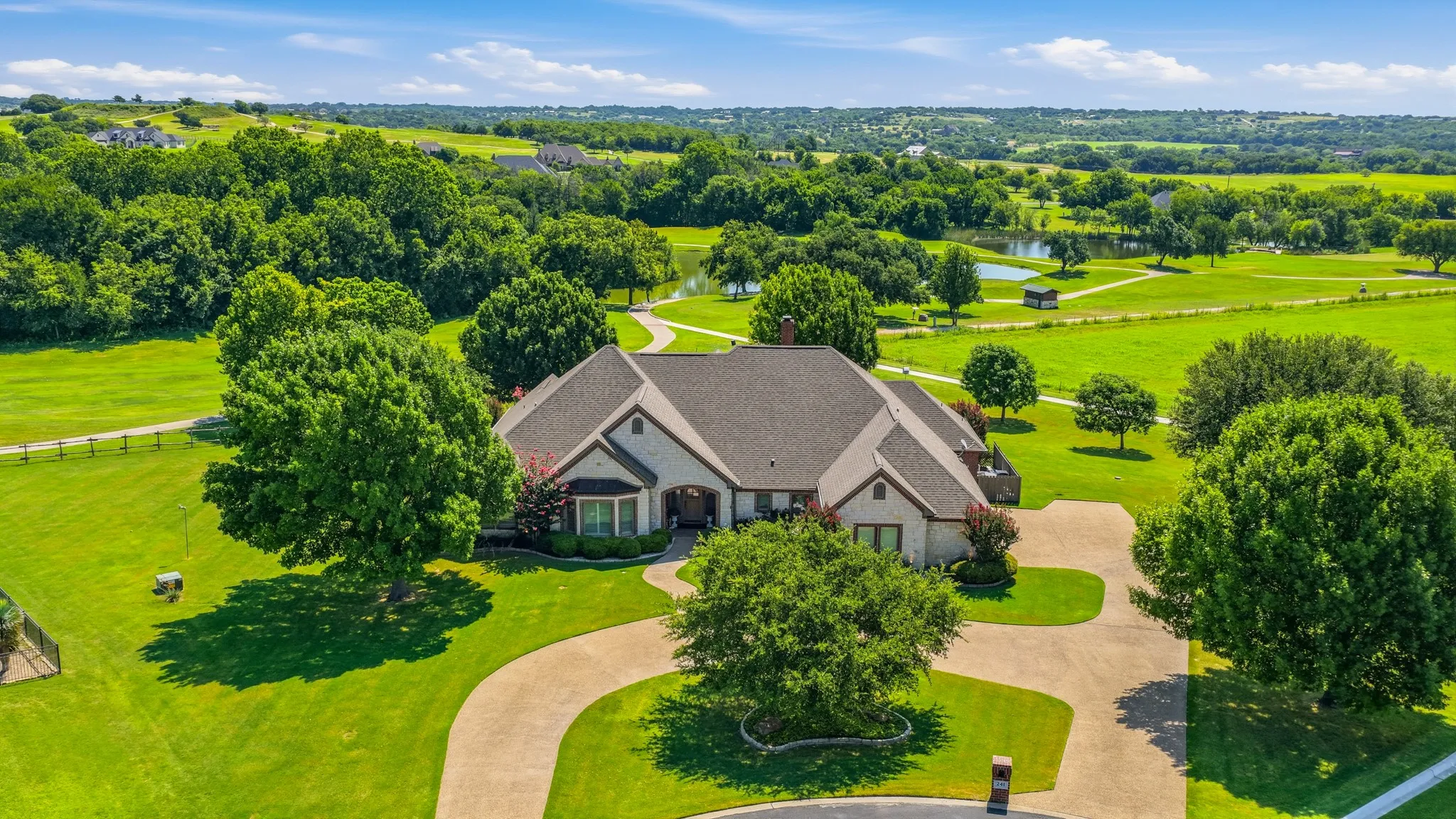Single Family Residence For Sale in Parker County , 241 Pinnacle Peak Lane, Weatherford, Texas 76087, 3 Bedroom, 4 Bathroom, 3 Garage spaces, 3,417 Sqft, built in 2001, mls#21323733, Real Estate Agent in Weatherford, Homes For Sale in Parker county, Homes For Sale in Weatherford, Realtor in Weatherford Texas, Real Estate Brokerage Independent Realty Texas, Luminita Cordes Realtor