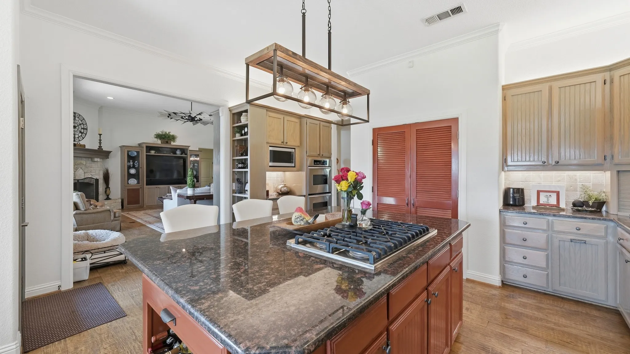 Single Family Residence For Sale in Parker County , 241 Pinnacle Peak Lane, Weatherford, Texas 76087, 3 Bedroom, 4 Bathroom, 3 Garage spaces, 3,417 Sqft, built in 2001, mls#21323733, Real Estate Agent in Weatherford, Homes For Sale in Parker county, Homes For Sale in Weatherford, Realtor in Weatherford Texas, Real Estate Brokerage Independent Realty Texas, Luminita Cordes Realtor
