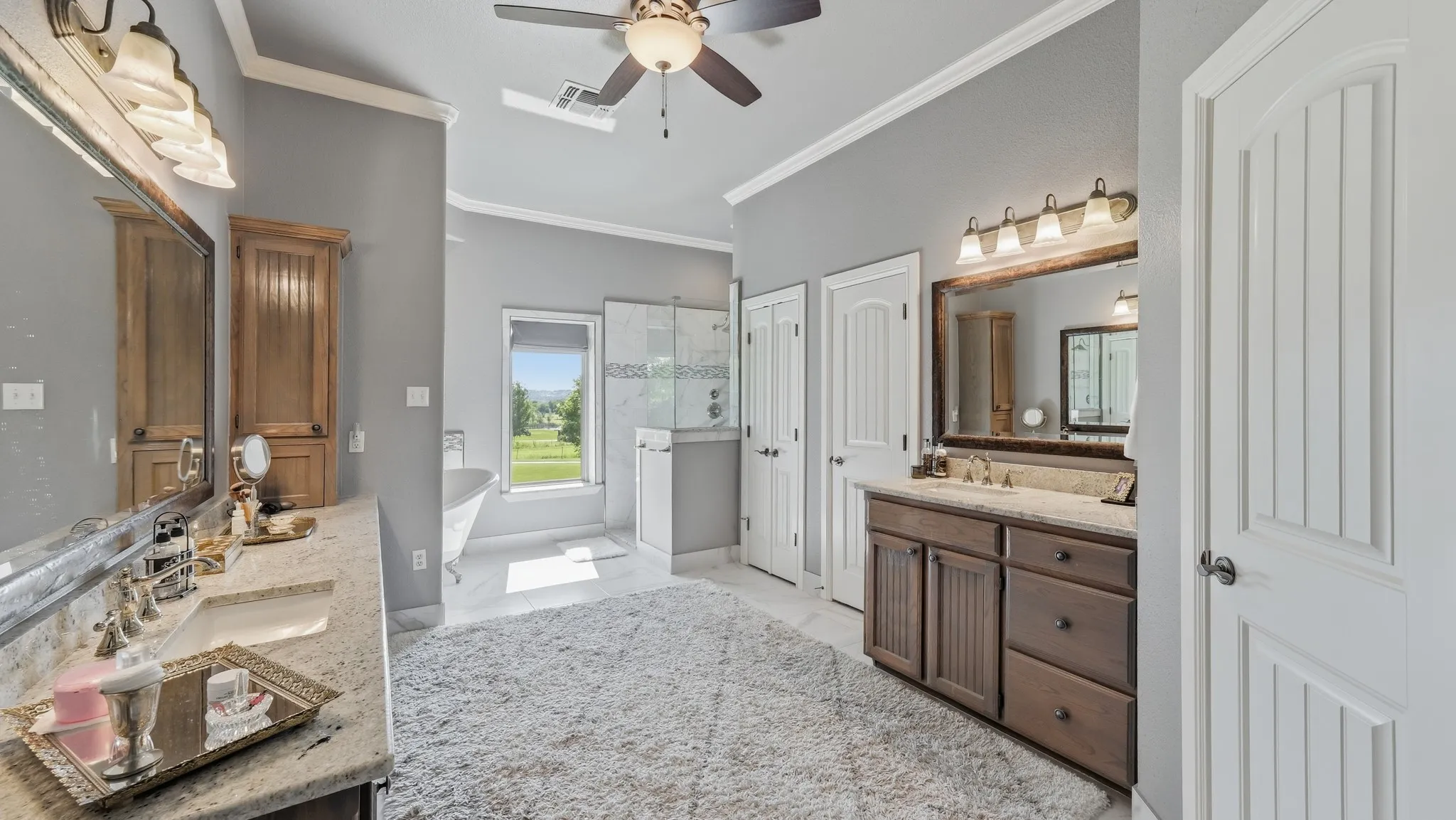 Single Family Residence For Sale in Parker County , 241 Pinnacle Peak Lane, Weatherford, Texas 76087, 3 Bedroom, 4 Bathroom, 3 Garage spaces, 3,417 Sqft, built in 2001, mls#21323733, Real Estate Agent in Weatherford, Homes For Sale in Parker county, Homes For Sale in Weatherford, Realtor in Weatherford Texas, Real Estate Brokerage Independent Realty Texas, Luminita Cordes Realtor