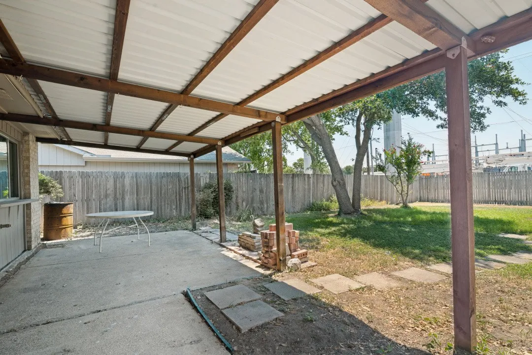 Single Family Residence For Sale in Dallas County , 3126 High Plateau, Garland, Texas 75044, 3 Bedroom, 2 Bathroom, 2 Garage spaces, 1,530 Sqft, built in 1971, mls#21347677, Real Estate Agent in Garland, Homes For Sale in Dallas county, Homes For Sale in Garland, Realtor in Garland Texas, Real Estate Brokerage Independent Realty Texas, Luminita Cordes Realtor