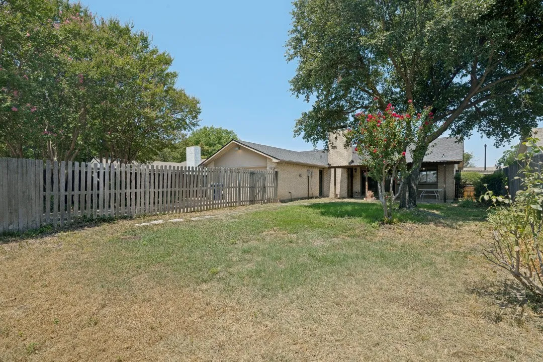 Single Family Residence For Sale in Dallas County , 3126 High Plateau, Garland, Texas 75044, 3 Bedroom, 2 Bathroom, 2 Garage spaces, 1,530 Sqft, built in 1971, mls#21347677, Real Estate Agent in Garland, Homes For Sale in Dallas county, Homes For Sale in Garland, Realtor in Garland Texas, Real Estate Brokerage Independent Realty Texas, Luminita Cordes Realtor