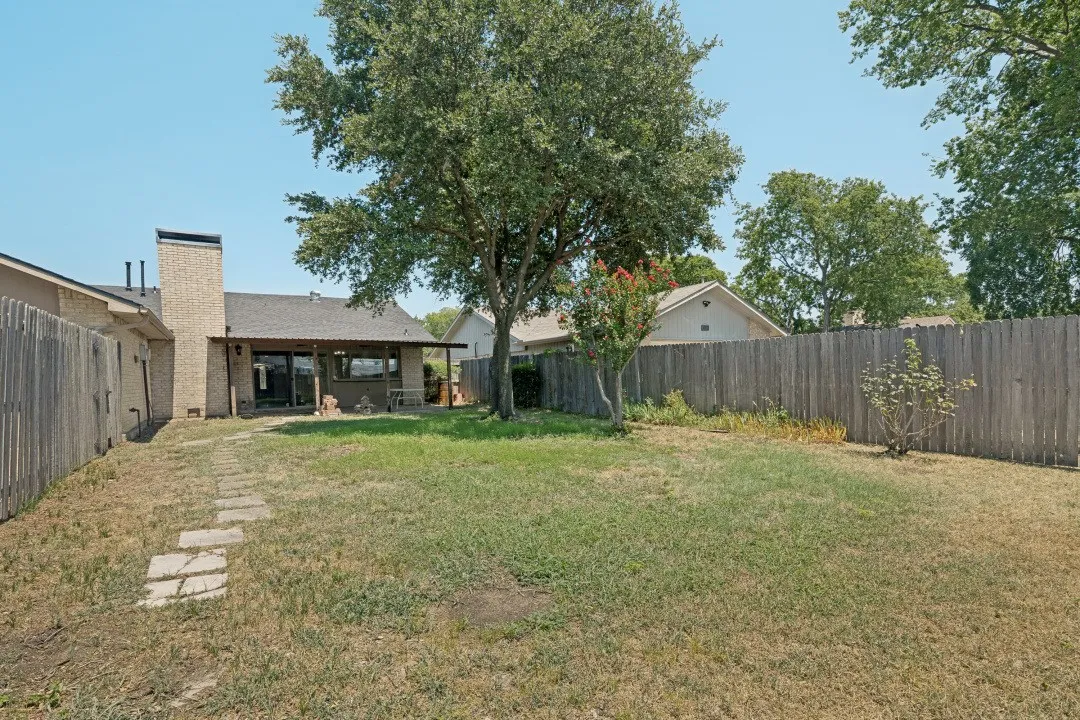 Single Family Residence For Sale in Dallas County , 3126 High Plateau, Garland, Texas 75044, 3 Bedroom, 2 Bathroom, 2 Garage spaces, 1,530 Sqft, built in 1971, mls#21347677, Real Estate Agent in Garland, Homes For Sale in Dallas county, Homes For Sale in Garland, Realtor in Garland Texas, Real Estate Brokerage Independent Realty Texas, Luminita Cordes Realtor