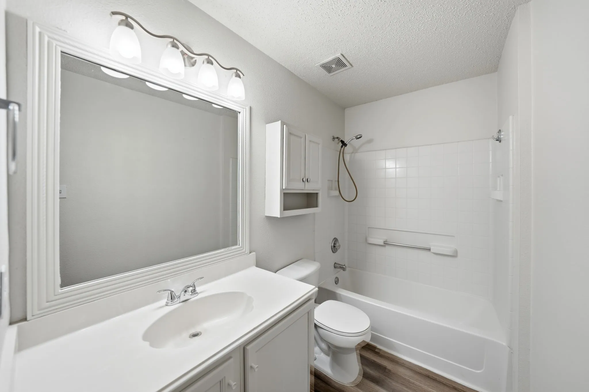 Single Family Residence For Sale in Collin County , 5228 Boxwood Lane, Mc Kinney, Texas 75070, 3 Bedroom, 2 Bathroom, 2 Garage spaces, 1,955 Sqft, built in 1999, mls#21338562, Real Estate Agent in Mc Kinney, Homes For Sale in Collin county, Homes For Sale in Mc Kinney, Realtor in Mc Kinney Texas, Real Estate Brokerage Independent Realty Texas, Luminita Cordes Realtor
