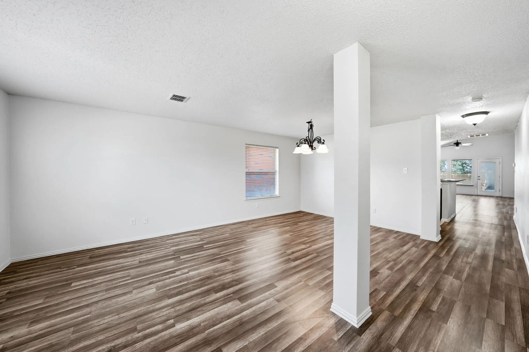 Single Family Residence For Sale in Collin County , 5228 Boxwood Lane, Mc Kinney, Texas 75070, 3 Bedroom, 2 Bathroom, 2 Garage spaces, 1,955 Sqft, built in 1999, mls#21338562, Real Estate Agent in Mc Kinney, Homes For Sale in Collin county, Homes For Sale in Mc Kinney, Realtor in Mc Kinney Texas, Real Estate Brokerage Independent Realty Texas, Luminita Cordes Realtor