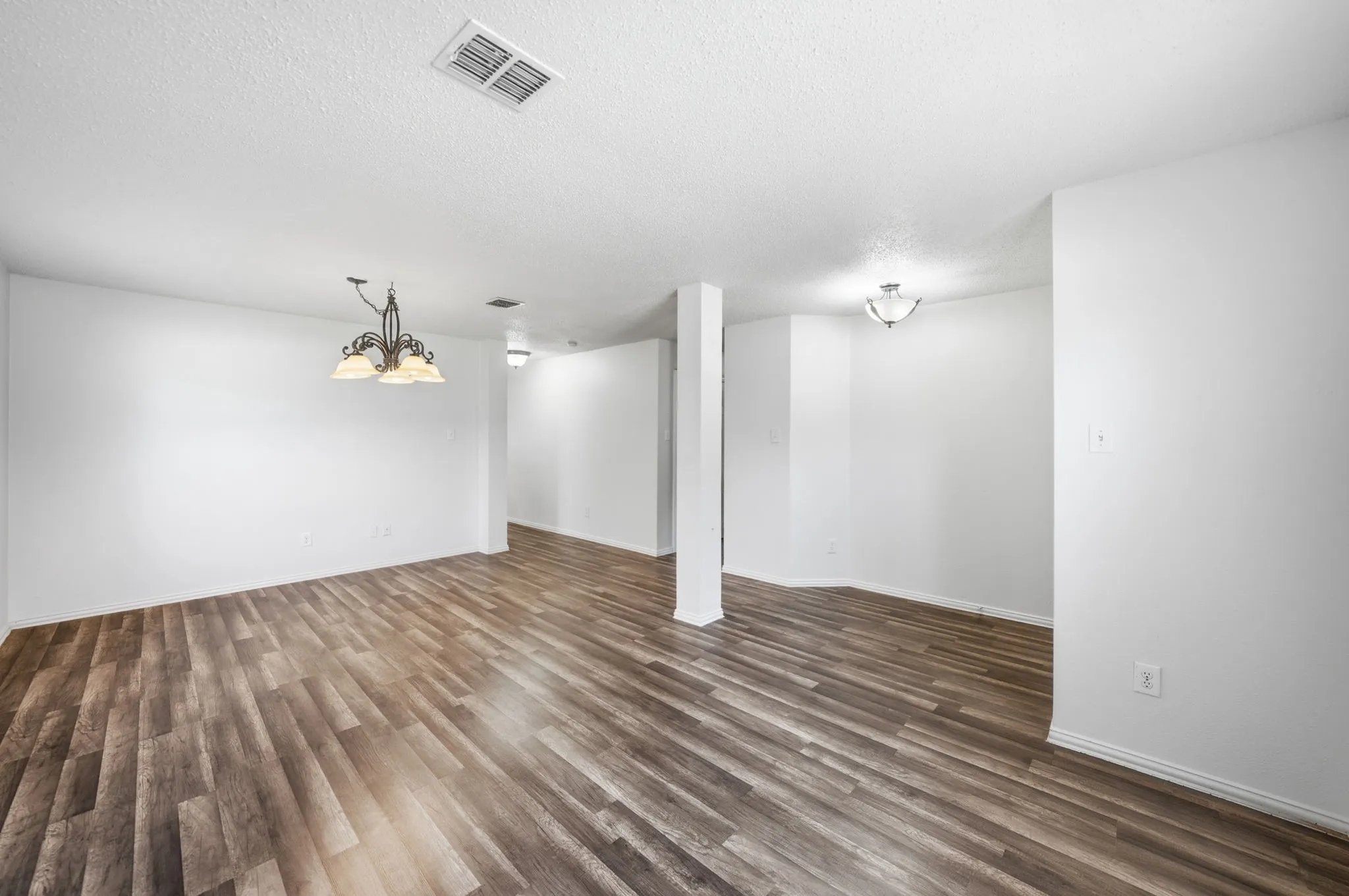 Single Family Residence For Sale in Collin County , 5228 Boxwood Lane, Mc Kinney, Texas 75070, 3 Bedroom, 2 Bathroom, 2 Garage spaces, 1,955 Sqft, built in 1999, mls#21338562, Real Estate Agent in Mc Kinney, Homes For Sale in Collin county, Homes For Sale in Mc Kinney, Realtor in Mc Kinney Texas, Real Estate Brokerage Independent Realty Texas, Luminita Cordes Realtor
