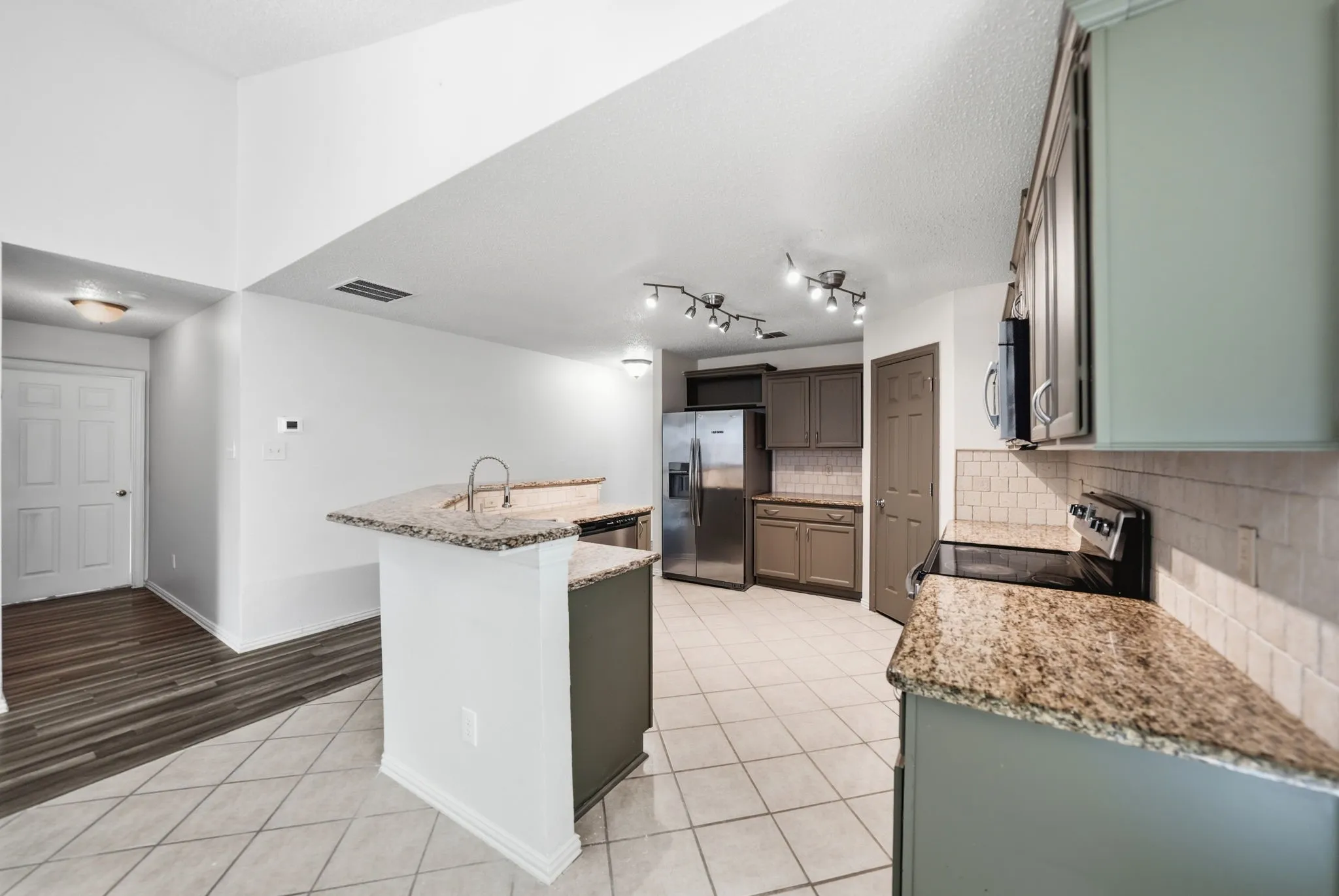 Single Family Residence For Sale in Collin County , 5228 Boxwood Lane, Mc Kinney, Texas 75070, 3 Bedroom, 2 Bathroom, 2 Garage spaces, 1,955 Sqft, built in 1999, mls#21338562, Real Estate Agent in Mc Kinney, Homes For Sale in Collin county, Homes For Sale in Mc Kinney, Realtor in Mc Kinney Texas, Real Estate Brokerage Independent Realty Texas, Luminita Cordes Realtor