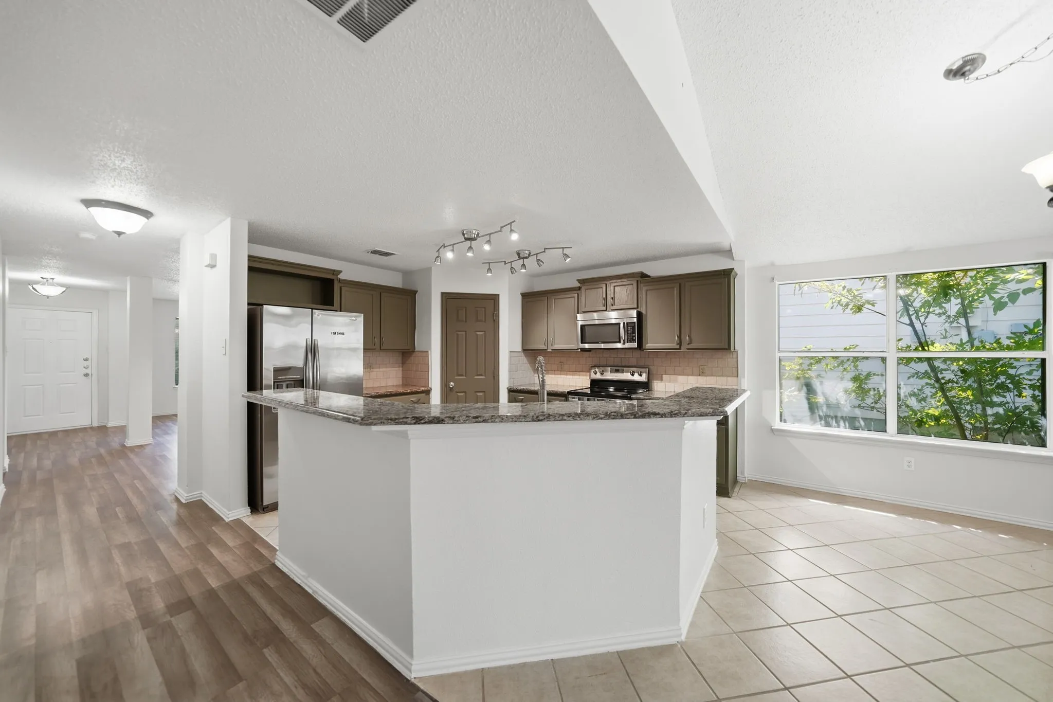 Single Family Residence For Sale in Collin County , 5228 Boxwood Lane, Mc Kinney, Texas 75070, 3 Bedroom, 2 Bathroom, 2 Garage spaces, 1,955 Sqft, built in 1999, mls#21338562, Real Estate Agent in Mc Kinney, Homes For Sale in Collin county, Homes For Sale in Mc Kinney, Realtor in Mc Kinney Texas, Real Estate Brokerage Independent Realty Texas, Luminita Cordes Realtor