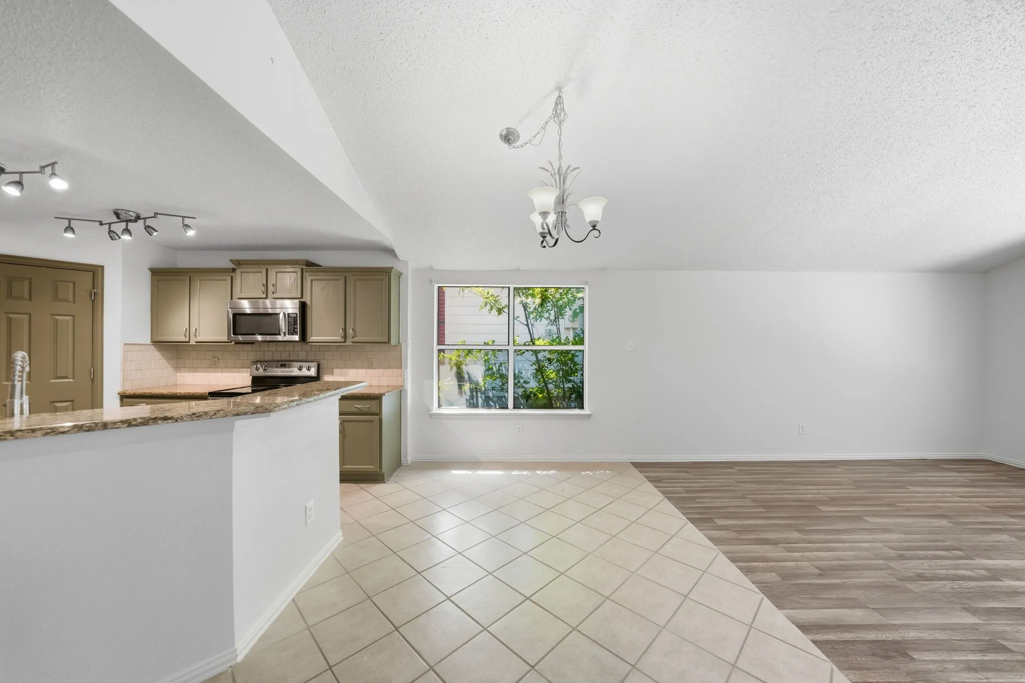 Single Family Residence For Sale in Collin County , 5228 Boxwood Lane, Mc Kinney, Texas 75070, 3 Bedroom, 2 Bathroom, 2 Garage spaces, 1,955 Sqft, built in 1999, mls#21338562, Real Estate Agent in Mc Kinney, Homes For Sale in Collin county, Homes For Sale in Mc Kinney, Realtor in Mc Kinney Texas, Real Estate Brokerage Independent Realty Texas, Luminita Cordes Realtor