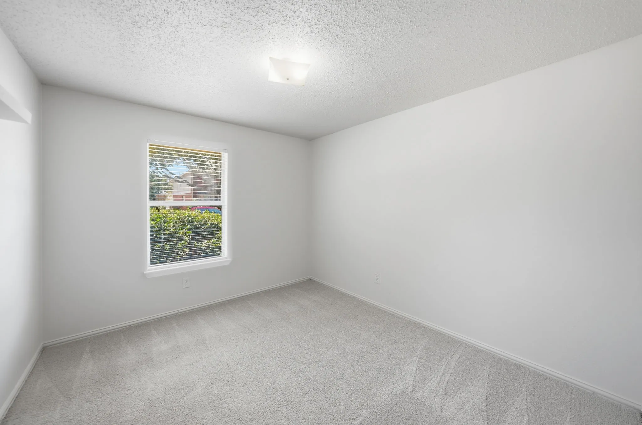 Single Family Residence For Sale in Collin County , 5228 Boxwood Lane, Mc Kinney, Texas 75070, 3 Bedroom, 2 Bathroom, 2 Garage spaces, 1,955 Sqft, built in 1999, mls#21338562, Real Estate Agent in Mc Kinney, Homes For Sale in Collin county, Homes For Sale in Mc Kinney, Realtor in Mc Kinney Texas, Real Estate Brokerage Independent Realty Texas, Luminita Cordes Realtor