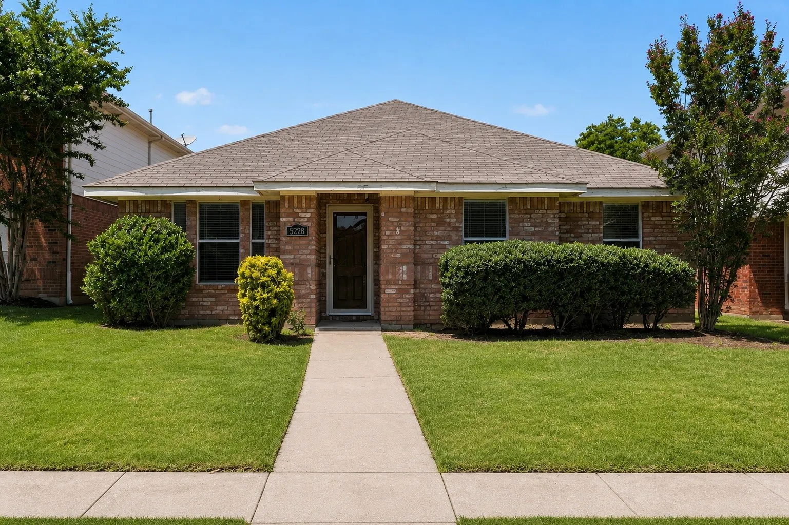 Single Family Residence For Sale in Collin County , 5228 Boxwood Lane, Mc Kinney, Texas 75070, 3 Bedroom, 2 Bathroom, 2 Garage spaces, 1,955 Sqft, built in 1999, mls#21338562, Real Estate Agent in Mc Kinney, Homes For Sale in Collin county, Homes For Sale in Mc Kinney, Realtor in Mc Kinney Texas, Real Estate Brokerage Independent Realty Texas, Luminita Cordes Realtor
