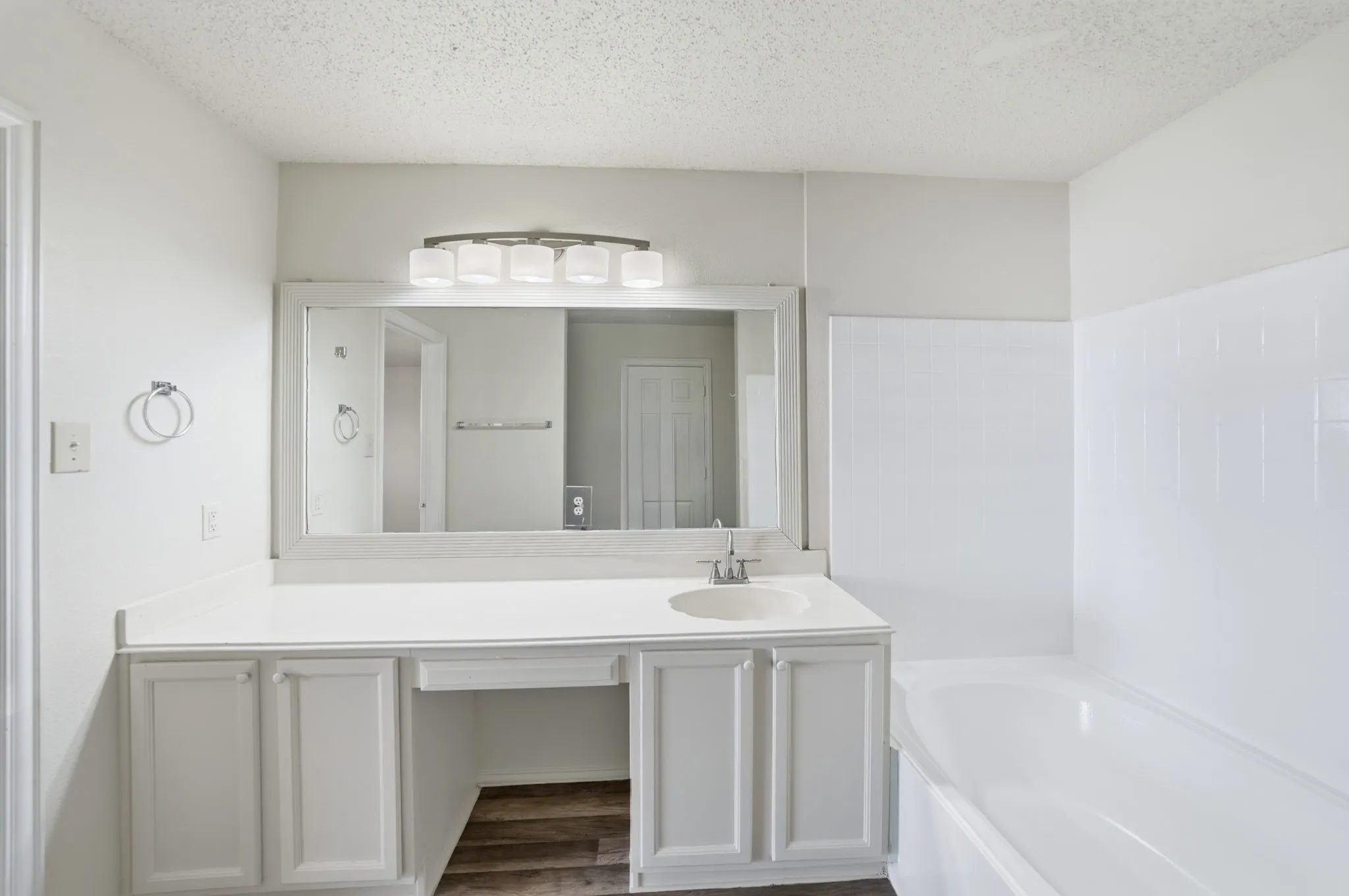 Single Family Residence For Sale in Collin County , 5228 Boxwood Lane, Mc Kinney, Texas 75070, 3 Bedroom, 2 Bathroom, 2 Garage spaces, 1,955 Sqft, built in 1999, mls#21338562, Real Estate Agent in Mc Kinney, Homes For Sale in Collin county, Homes For Sale in Mc Kinney, Realtor in Mc Kinney Texas, Real Estate Brokerage Independent Realty Texas, Luminita Cordes Realtor