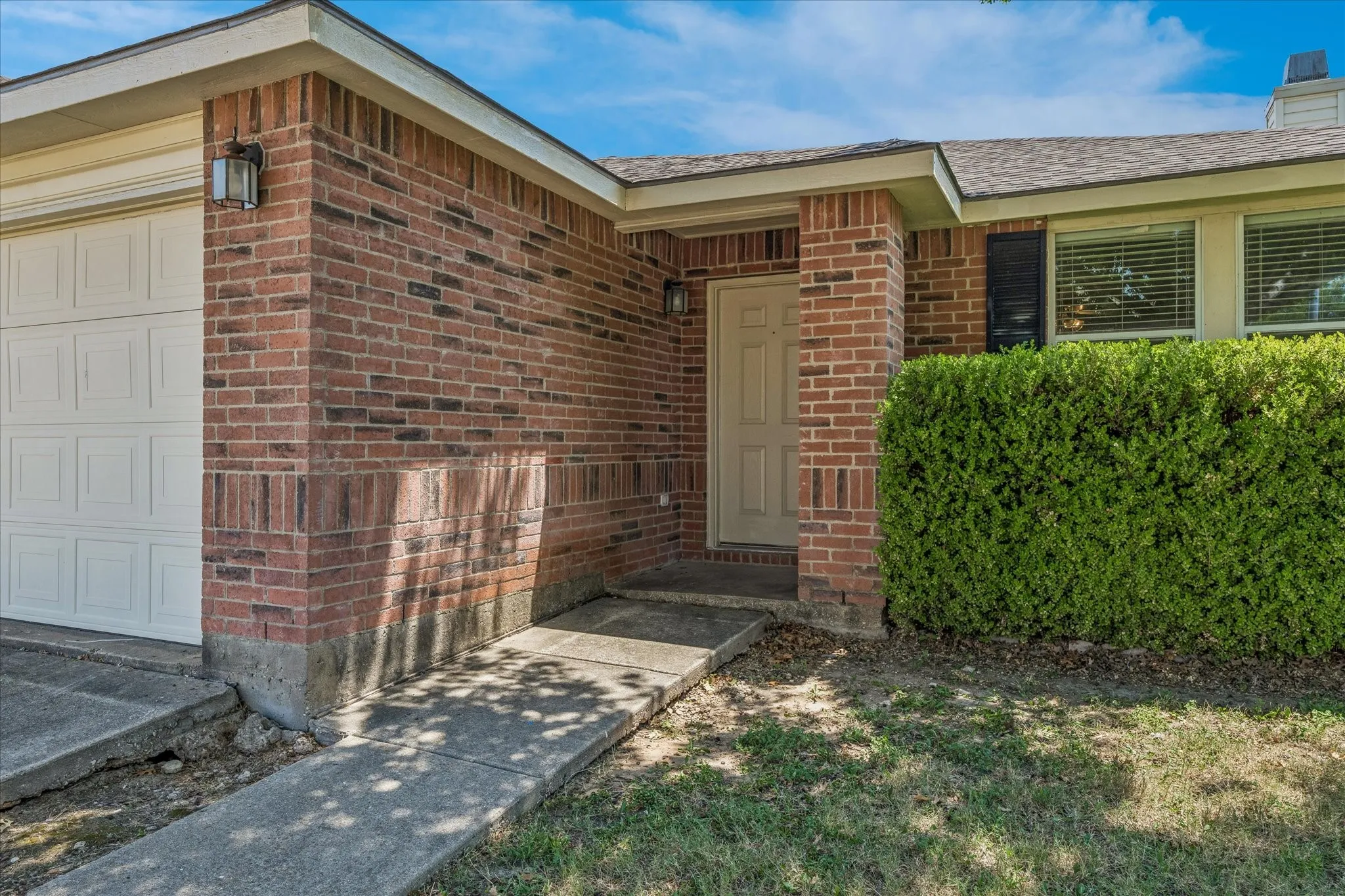 Single Family Residence For Sale in Tarrant County , 5160 Gold Basin Road, Fort Worth, Texas 76179, 3 Bedroom, 2 Bathroom, 2 Garage spaces, 1,920 Sqft, built in 2004, mls#21347686, Real Estate Agent in Fort Worth, Homes For Sale in Tarrant county, Homes For Sale in Fort Worth, Realtor in Fort Worth Texas, Real Estate Brokerage Independent Realty Texas, Luminita Cordes Realtor