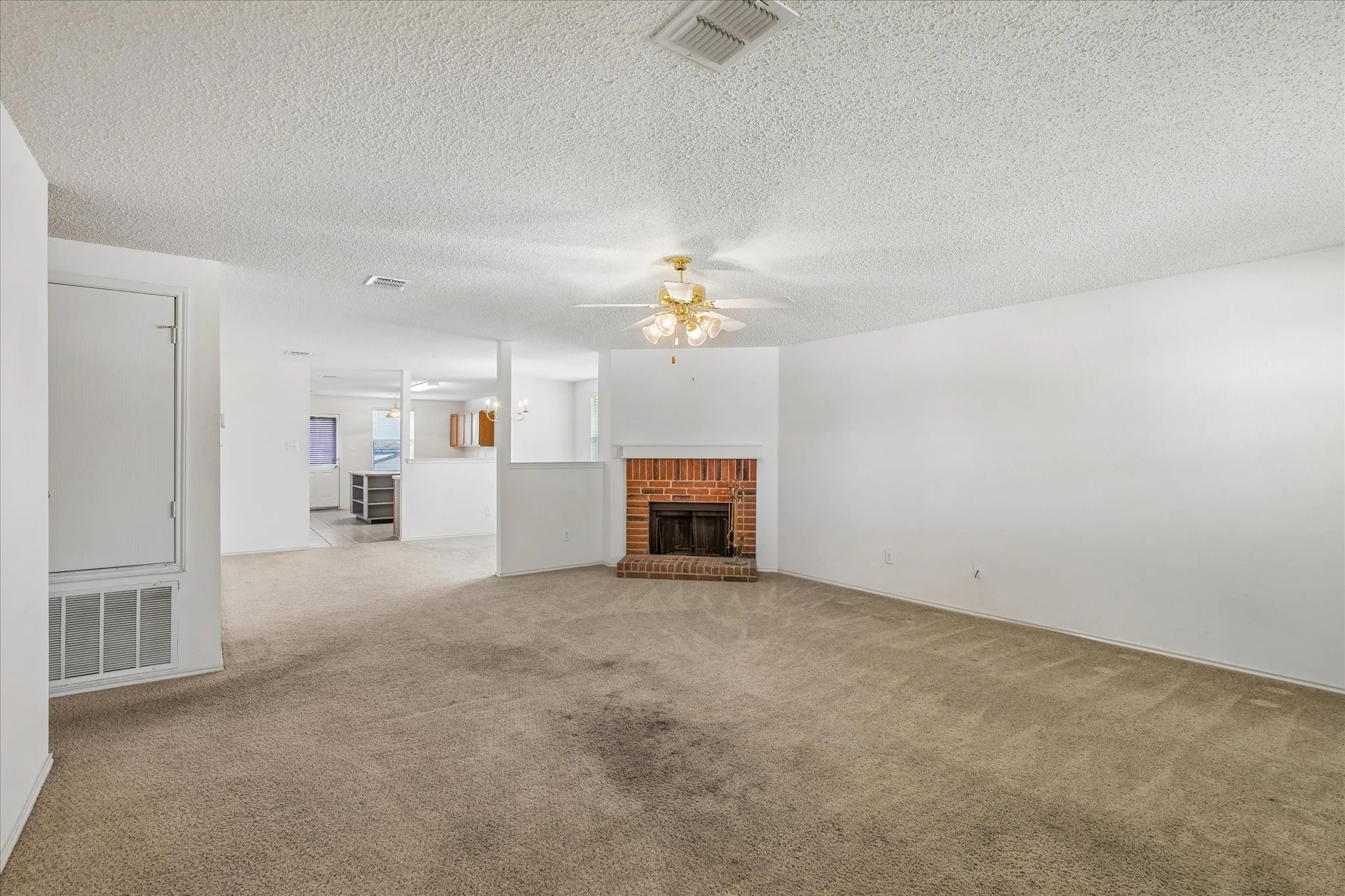 Single Family Residence For Sale in Tarrant County , 5160 Gold Basin Road, Fort Worth, Texas 76179, 3 Bedroom, 2 Bathroom, 2 Garage spaces, 1,920 Sqft, built in 2004, mls#21347686, Real Estate Agent in Fort Worth, Homes For Sale in Tarrant county, Homes For Sale in Fort Worth, Realtor in Fort Worth Texas, Real Estate Brokerage Independent Realty Texas, Luminita Cordes Realtor