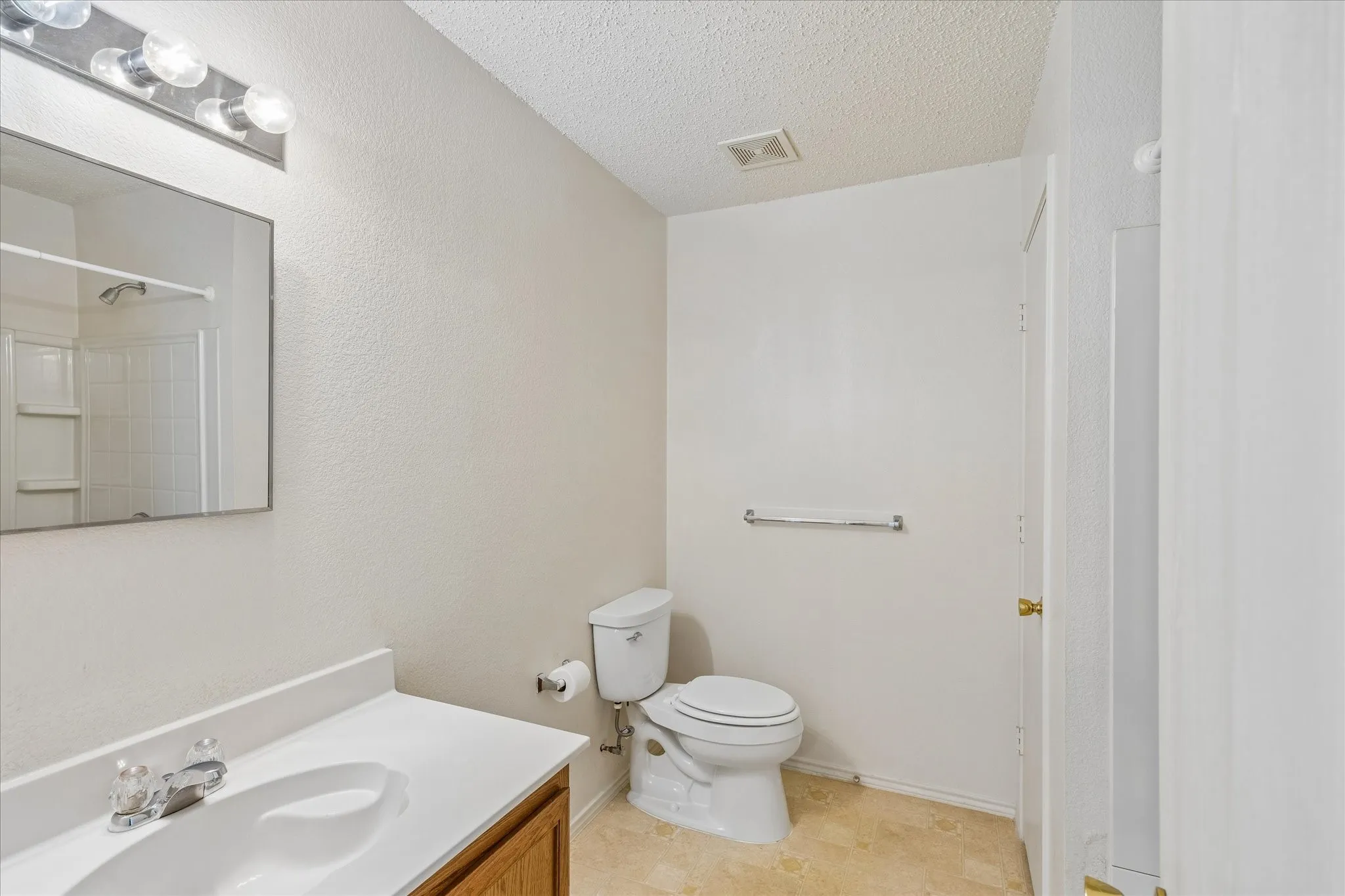 Single Family Residence For Sale in Tarrant County , 5160 Gold Basin Road, Fort Worth, Texas 76179, 3 Bedroom, 2 Bathroom, 2 Garage spaces, 1,920 Sqft, built in 2004, mls#21347686, Real Estate Agent in Fort Worth, Homes For Sale in Tarrant county, Homes For Sale in Fort Worth, Realtor in Fort Worth Texas, Real Estate Brokerage Independent Realty Texas, Luminita Cordes Realtor
