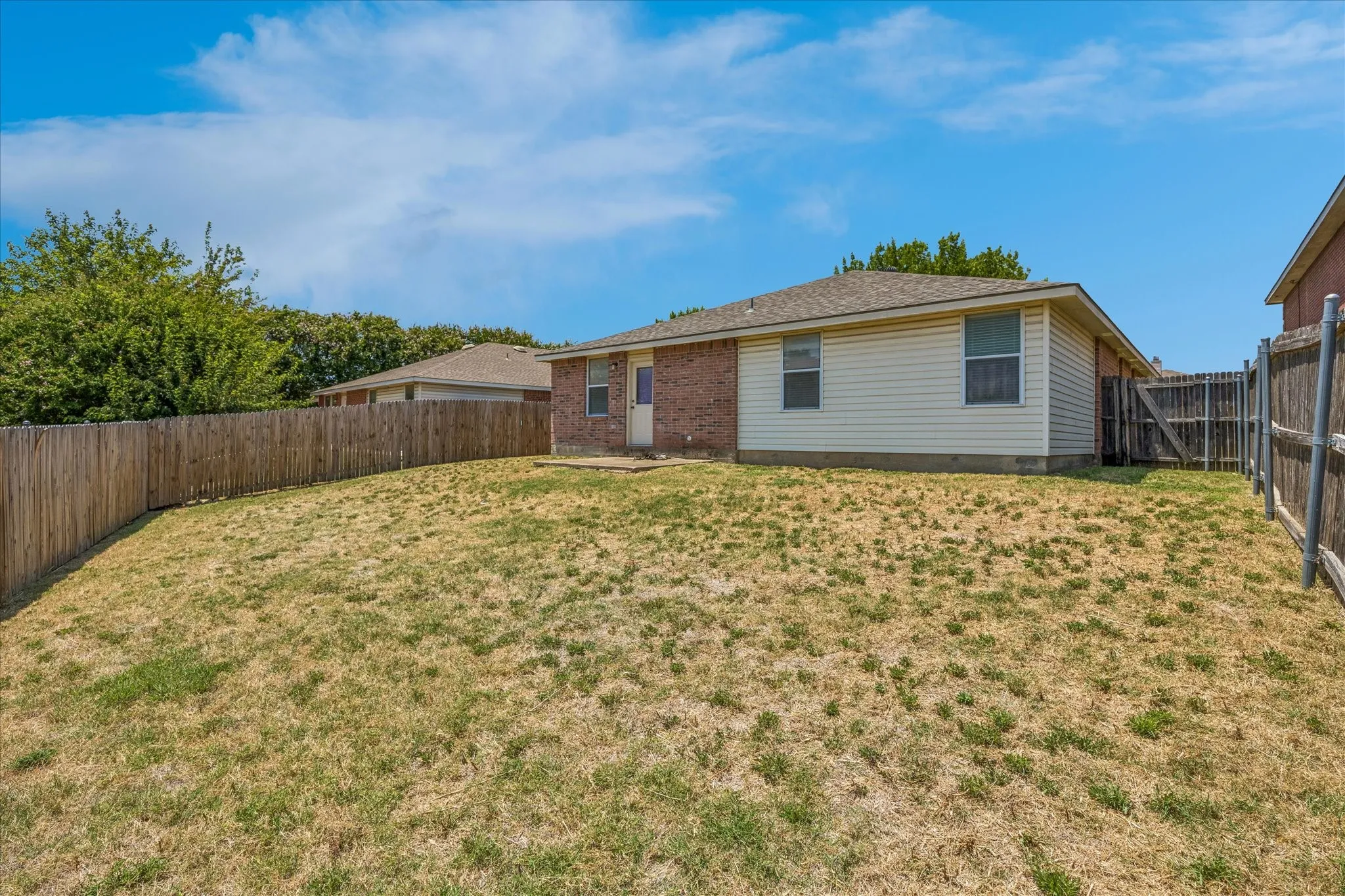 Single Family Residence For Sale in Tarrant County , 5160 Gold Basin Road, Fort Worth, Texas 76179, 3 Bedroom, 2 Bathroom, 2 Garage spaces, 1,920 Sqft, built in 2004, mls#21347686, Real Estate Agent in Fort Worth, Homes For Sale in Tarrant county, Homes For Sale in Fort Worth, Realtor in Fort Worth Texas, Real Estate Brokerage Independent Realty Texas, Luminita Cordes Realtor