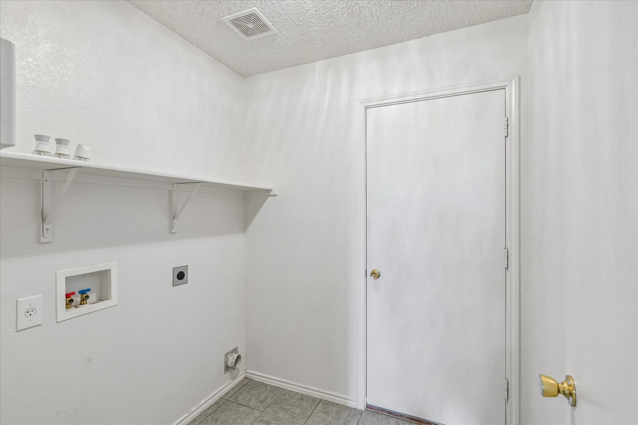 Single Family Residence For Sale in Tarrant County , 5160 Gold Basin Road, Fort Worth, Texas 76179, 3 Bedroom, 2 Bathroom, 2 Garage spaces, 1,920 Sqft, built in 2004, mls#21347686, Real Estate Agent in Fort Worth, Homes For Sale in Tarrant county, Homes For Sale in Fort Worth, Realtor in Fort Worth Texas, Real Estate Brokerage Independent Realty Texas, Luminita Cordes Realtor