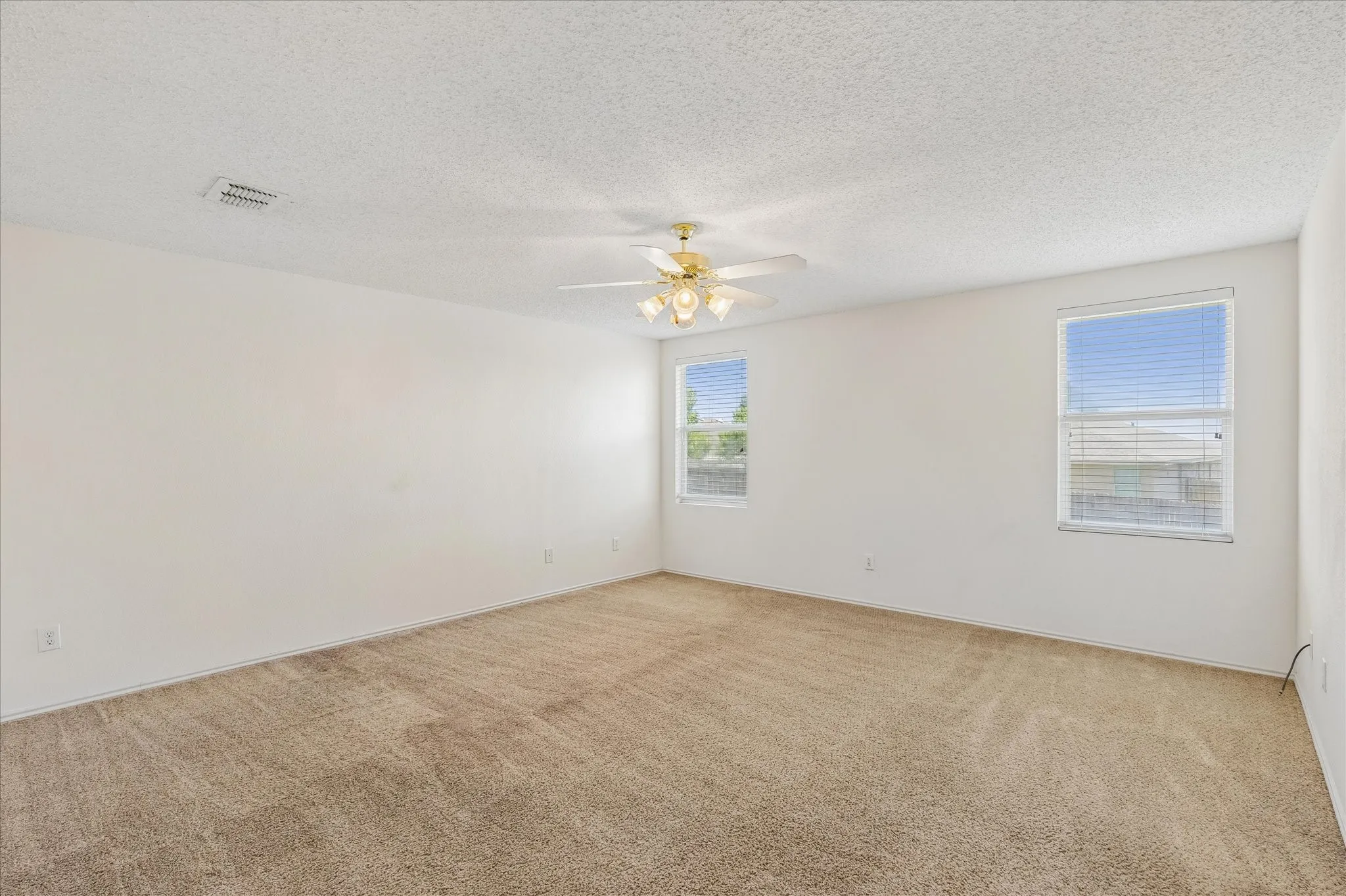 Single Family Residence For Sale in Tarrant County , 5160 Gold Basin Road, Fort Worth, Texas 76179, 3 Bedroom, 2 Bathroom, 2 Garage spaces, 1,920 Sqft, built in 2004, mls#21347686, Real Estate Agent in Fort Worth, Homes For Sale in Tarrant county, Homes For Sale in Fort Worth, Realtor in Fort Worth Texas, Real Estate Brokerage Independent Realty Texas, Luminita Cordes Realtor