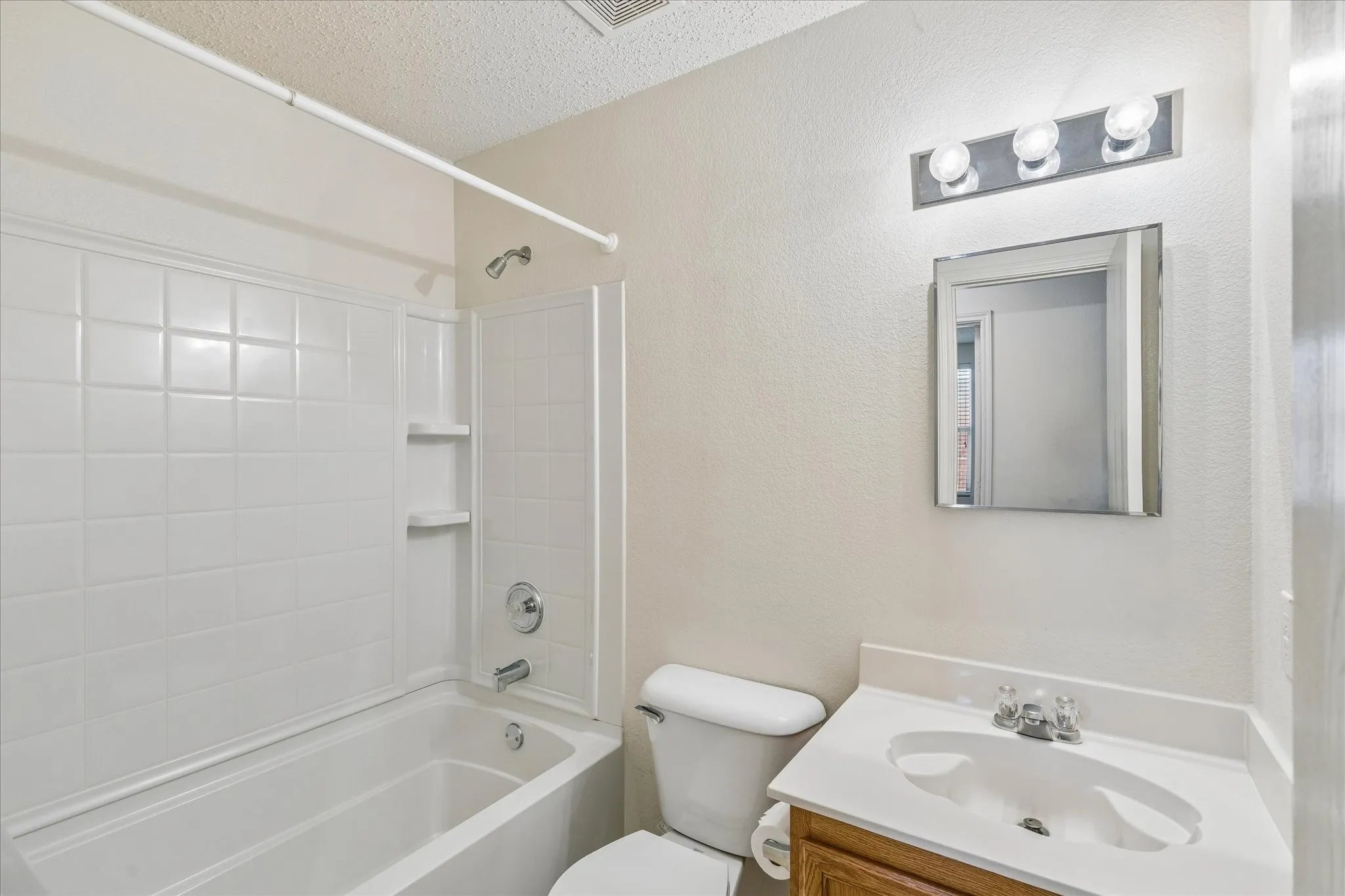 Single Family Residence For Sale in Tarrant County , 5160 Gold Basin Road, Fort Worth, Texas 76179, 3 Bedroom, 2 Bathroom, 2 Garage spaces, 1,920 Sqft, built in 2004, mls#21347686, Real Estate Agent in Fort Worth, Homes For Sale in Tarrant county, Homes For Sale in Fort Worth, Realtor in Fort Worth Texas, Real Estate Brokerage Independent Realty Texas, Luminita Cordes Realtor
