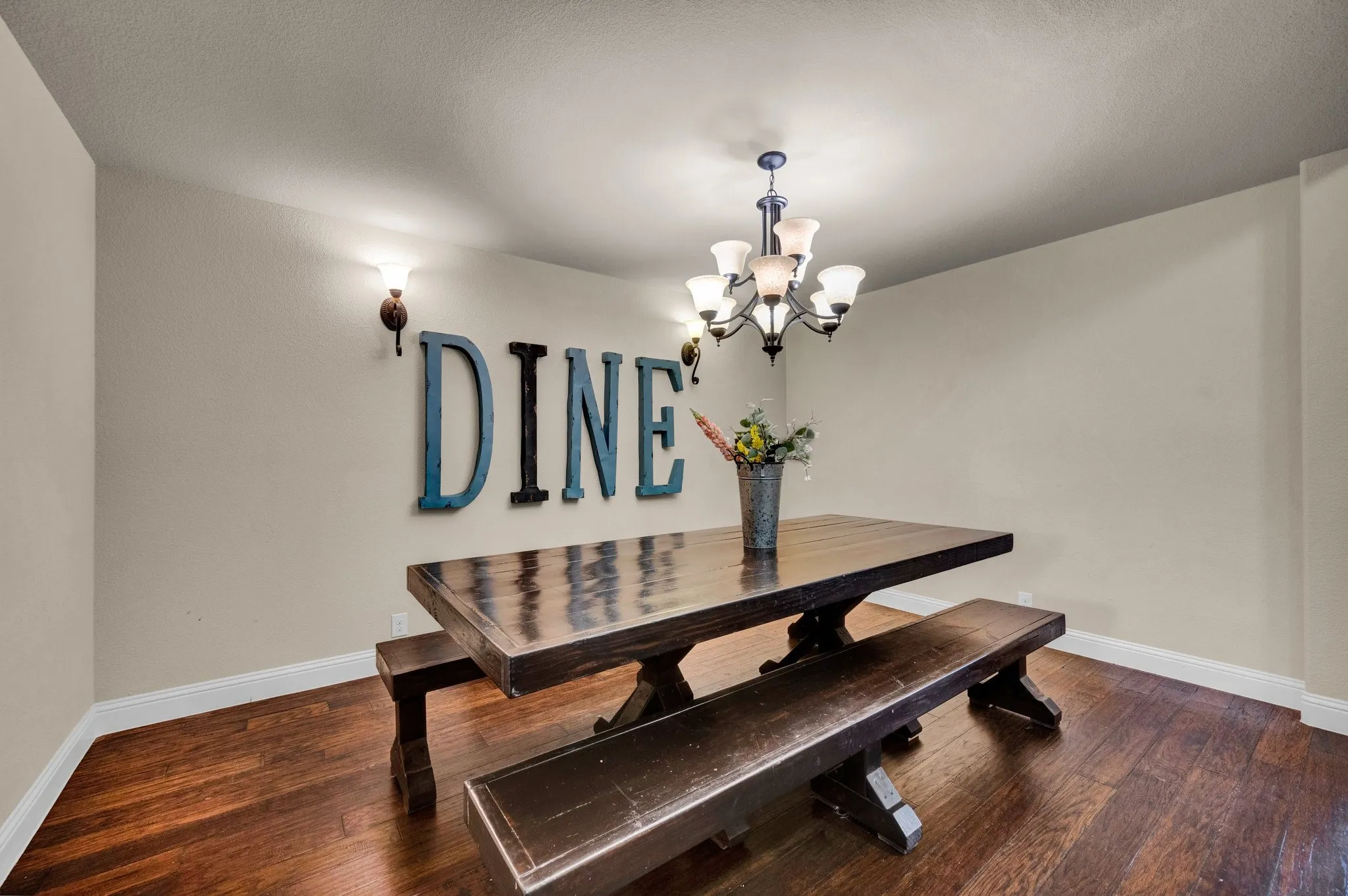 Single Family Residence For Sale in Ellis County , 918 Newcastle Drive, Midlothian, Texas 76065, 4 Bedroom, 3 Bathroom, 2 Garage spaces, 2,759 Sqft, built in 2014, mls#21346623, Real Estate Agent in Midlothian, Homes For Sale in Ellis county, Homes For Sale in Midlothian, Realtor in Midlothian Texas, Real Estate Brokerage Independent Realty Texas, Luminita Cordes Realtor