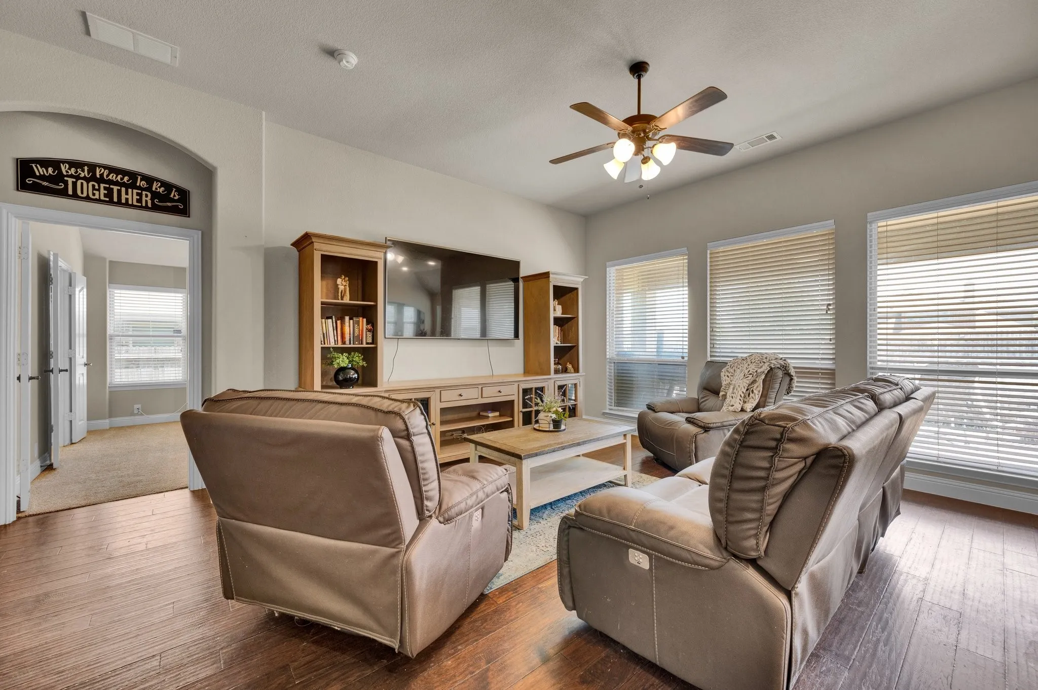 Single Family Residence For Sale in Ellis County , 918 Newcastle Drive, Midlothian, Texas 76065, 4 Bedroom, 3 Bathroom, 2 Garage spaces, 2,759 Sqft, built in 2014, mls#21346623, Real Estate Agent in Midlothian, Homes For Sale in Ellis county, Homes For Sale in Midlothian, Realtor in Midlothian Texas, Real Estate Brokerage Independent Realty Texas, Luminita Cordes Realtor