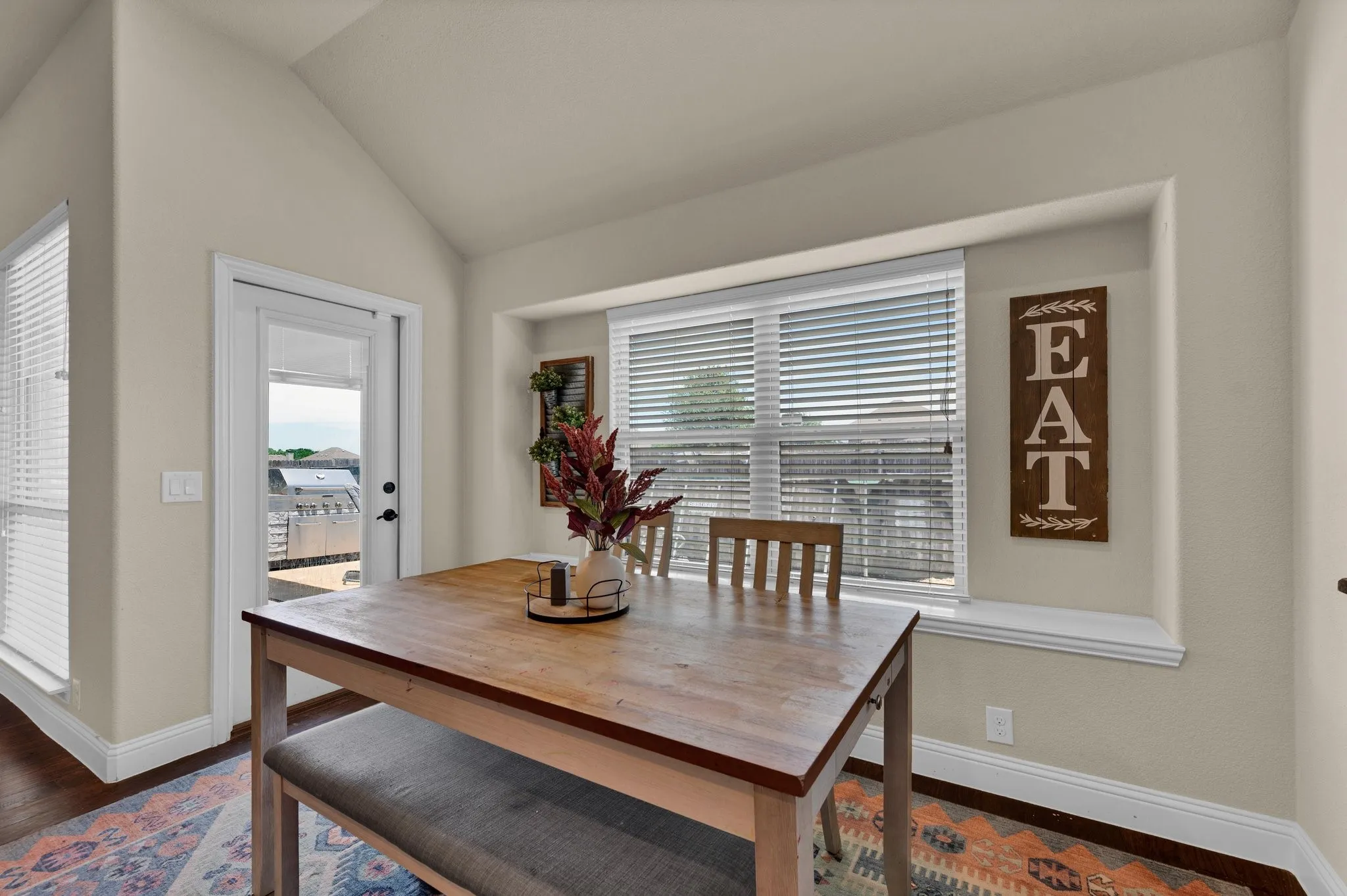 Breakfast nook area