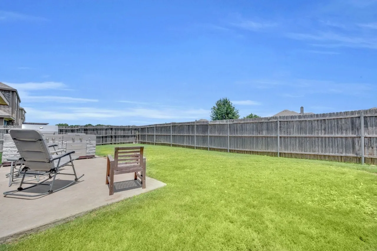 Single Family Residence For Sale in Ellis County , 918 Newcastle Drive, Midlothian, Texas 76065, 4 Bedroom, 3 Bathroom, 2 Garage spaces, 2,759 Sqft, built in 2014, mls#21346623, Real Estate Agent in Midlothian, Homes For Sale in Ellis county, Homes For Sale in Midlothian, Realtor in Midlothian Texas, Real Estate Brokerage Independent Realty Texas, Luminita Cordes Realtor