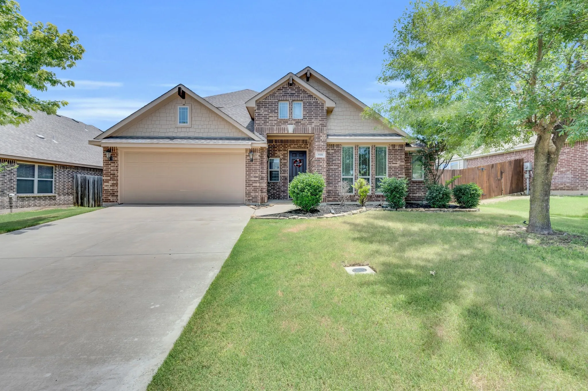 Single Family Residence For Sale in Ellis County , 918 Newcastle Drive, Midlothian, Texas 76065, 4 Bedroom, 3 Bathroom, 2 Garage spaces, 2,759 Sqft, built in 2014, mls#21346623, Real Estate Agent in Midlothian, Homes For Sale in Ellis county, Homes For Sale in Midlothian, Realtor in Midlothian Texas, Real Estate Brokerage Independent Realty Texas, Luminita Cordes Realtor