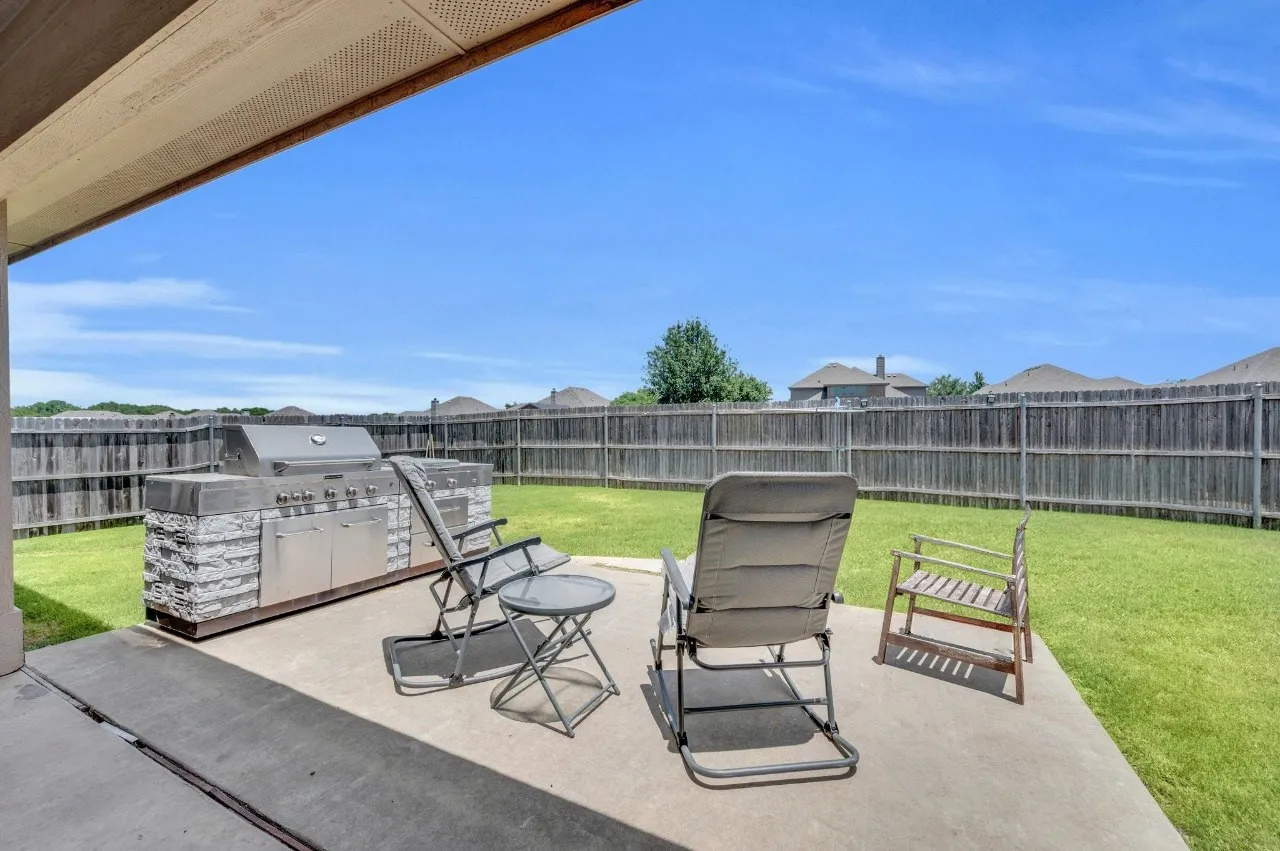 Single Family Residence For Sale in Ellis County , 918 Newcastle Drive, Midlothian, Texas 76065, 4 Bedroom, 3 Bathroom, 2 Garage spaces, 2,759 Sqft, built in 2014, mls#21346623, Real Estate Agent in Midlothian, Homes For Sale in Ellis county, Homes For Sale in Midlothian, Realtor in Midlothian Texas, Real Estate Brokerage Independent Realty Texas, Luminita Cordes Realtor