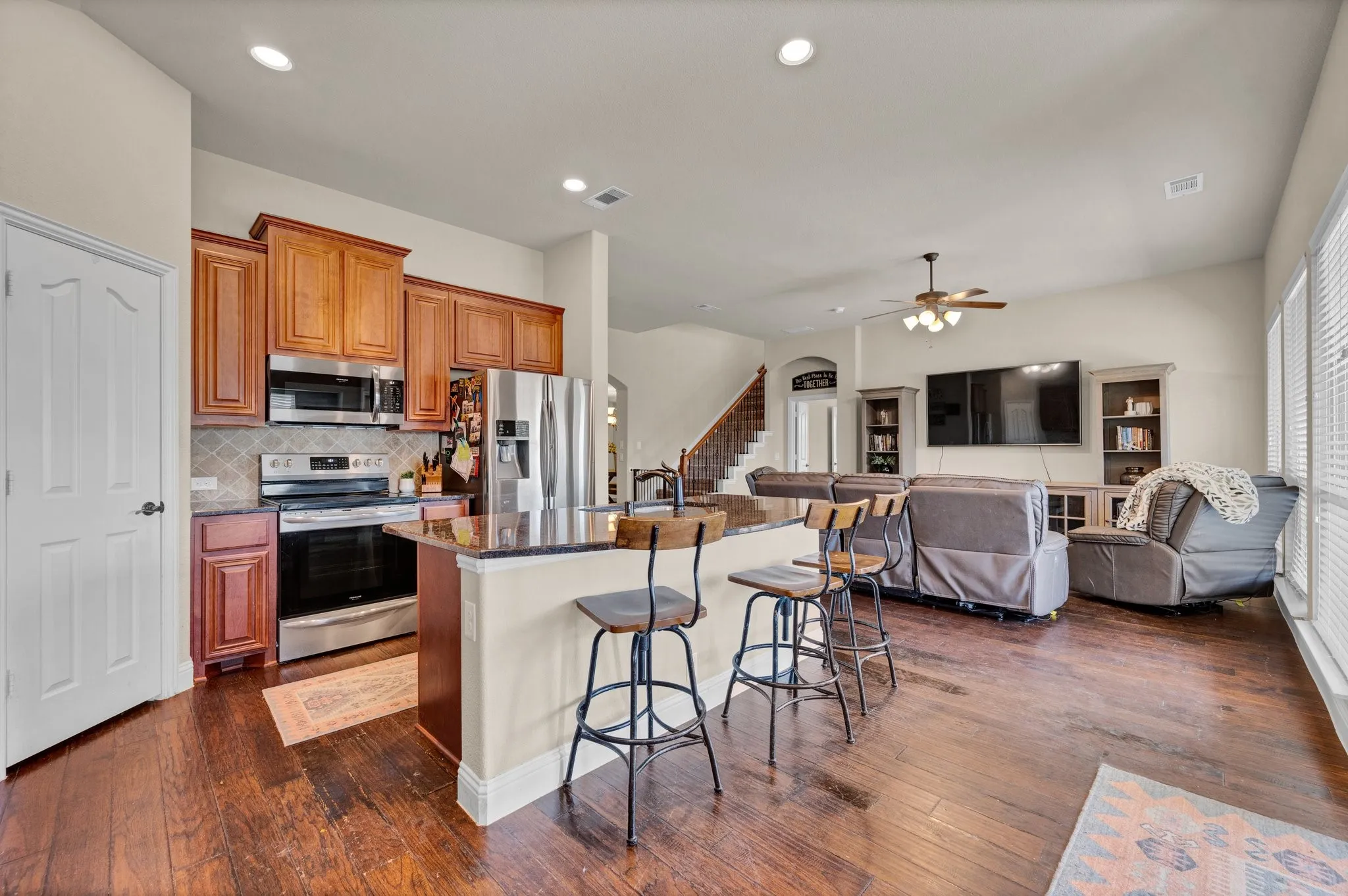 Single Family Residence For Sale in Ellis County , 918 Newcastle Drive, Midlothian, Texas 76065, 4 Bedroom, 3 Bathroom, 2 Garage spaces, 2,759 Sqft, built in 2014, mls#21346623, Real Estate Agent in Midlothian, Homes For Sale in Ellis county, Homes For Sale in Midlothian, Realtor in Midlothian Texas, Real Estate Brokerage Independent Realty Texas, Luminita Cordes Realtor