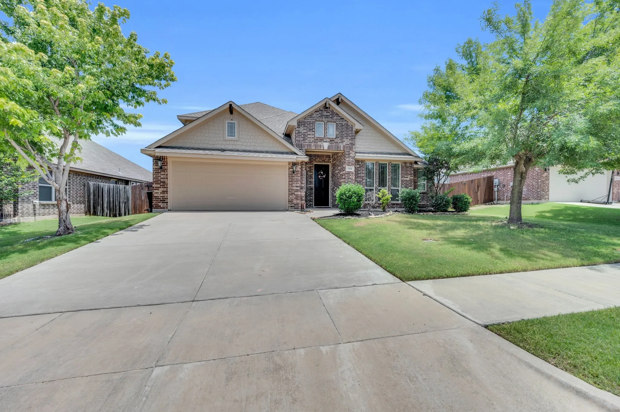 Single Family Residence For Sale in Ellis County , 918 Newcastle Drive, Midlothian, Texas 76065, 4 Bedroom, 3 Bathroom, 2 Garage spaces, 2,759 Sqft, built in 2014, mls#21346623, Real Estate Agent in Midlothian, Homes For Sale in Ellis county, Homes For Sale in Midlothian, Realtor in Midlothian Texas, Real Estate Brokerage Independent Realty Texas, Luminita Cordes Realtor