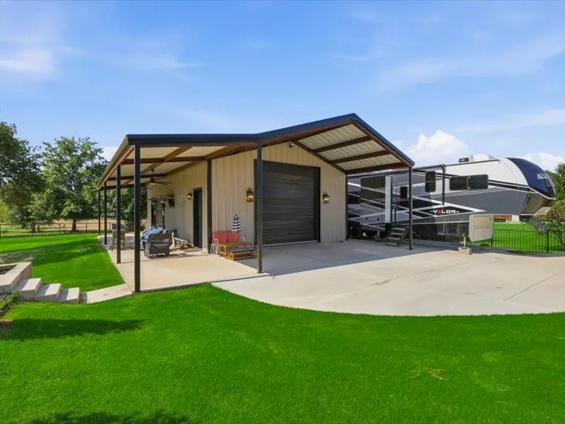 Single Family Residence For Sale in Denton County , 712 Frenchtown Road, Argyle, Texas 76226, 4 Bedroom, 5 Bathroom, 8 Garage spaces, 3,969 Sqft, built in 2007, mls#21346403, Real Estate Agent in Argyle, Homes For Sale in Denton county, Homes For Sale in Argyle, Realtor in Argyle Texas, Real Estate Brokerage Independent Realty Texas, Luminita Cordes Realtor