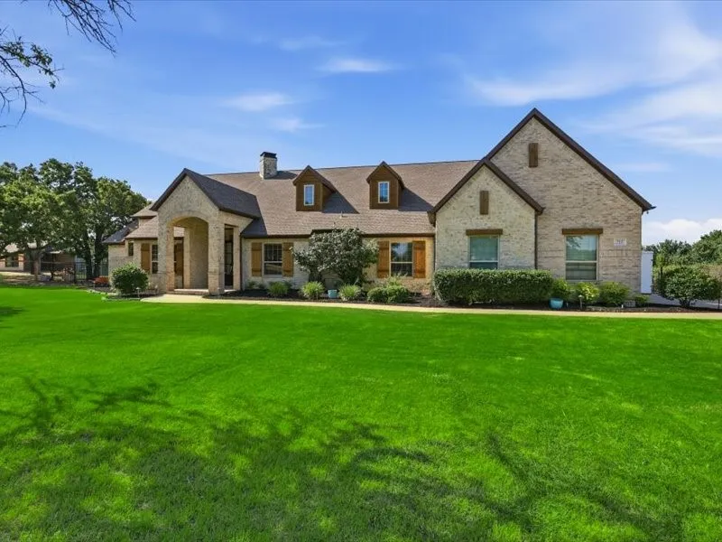 Single Family Residence For Sale in Denton County , 712 Frenchtown Road, Argyle, Texas 76226, 4 Bedroom, 5 Bathroom, 8 Garage spaces, 3,969 Sqft, built in 2007, mls#21346403, Real Estate Agent in Argyle, Homes For Sale in Denton county, Homes For Sale in Argyle, Realtor in Argyle Texas, Real Estate Brokerage Independent Realty Texas, Luminita Cordes Realtor