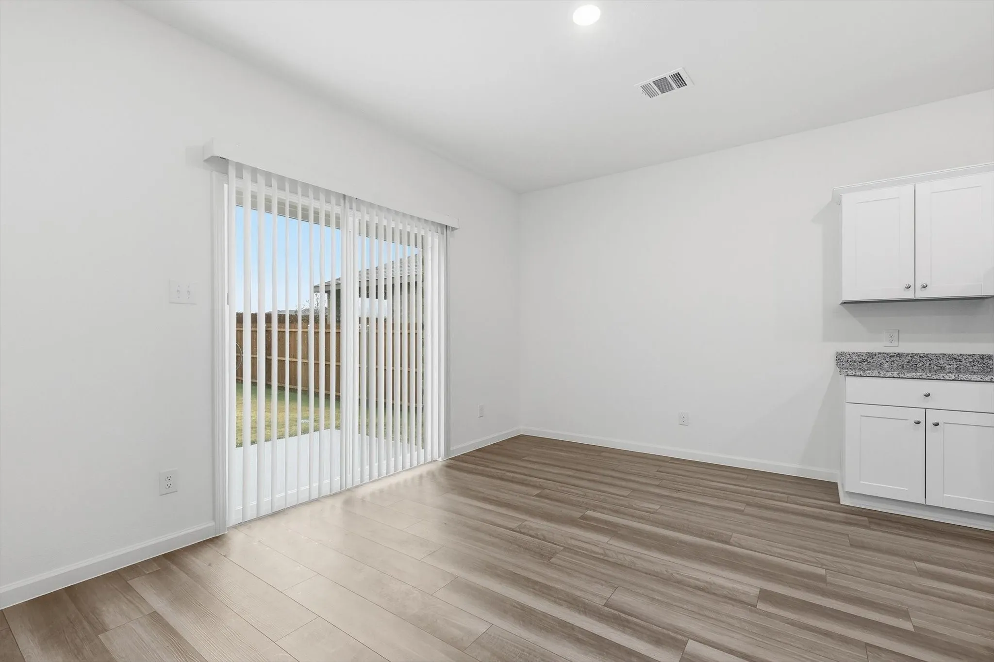 Single Family Residence For Rent in Collin County , 2106 Meadow Park Drive, Melissa, Texas 75454, 3 Bedroom, 3 Bathroom, 2 Garage spaces, 1,826 Sqft, built in 2025, mls#21346339, Real Estate Agent in Melissa, Homes For Rent in Collin county, Homes For Rent in Melissa, Realtor in Melissa Texas, Real Estate Brokerage Independent Realty Texas, Luminita Cordes Realtor