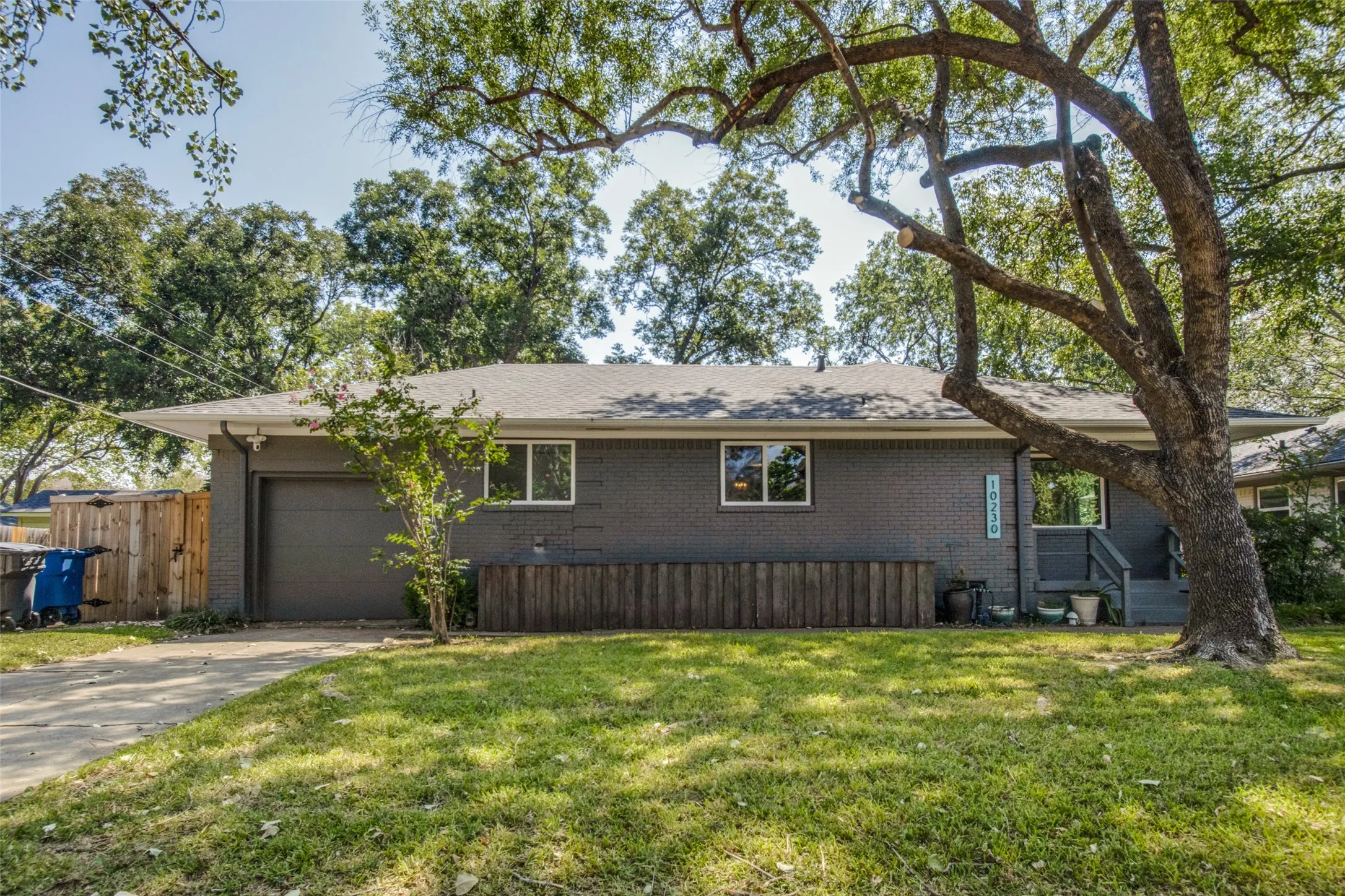 Single Family Residence For Sale in Dallas County , 10230 Eastwood Drive, Dallas, Texas 75228, 3 Bedroom, 2 Bathroom, 1 Garage spaces, 1,457 Sqft, built in 1952, mls#21347120, Real Estate Agent in Dallas, Homes For Sale in Dallas county, Homes For Sale in Dallas, Realtor in Dallas Texas, Real Estate Brokerage Independent Realty Texas, Luminita Cordes Realtor