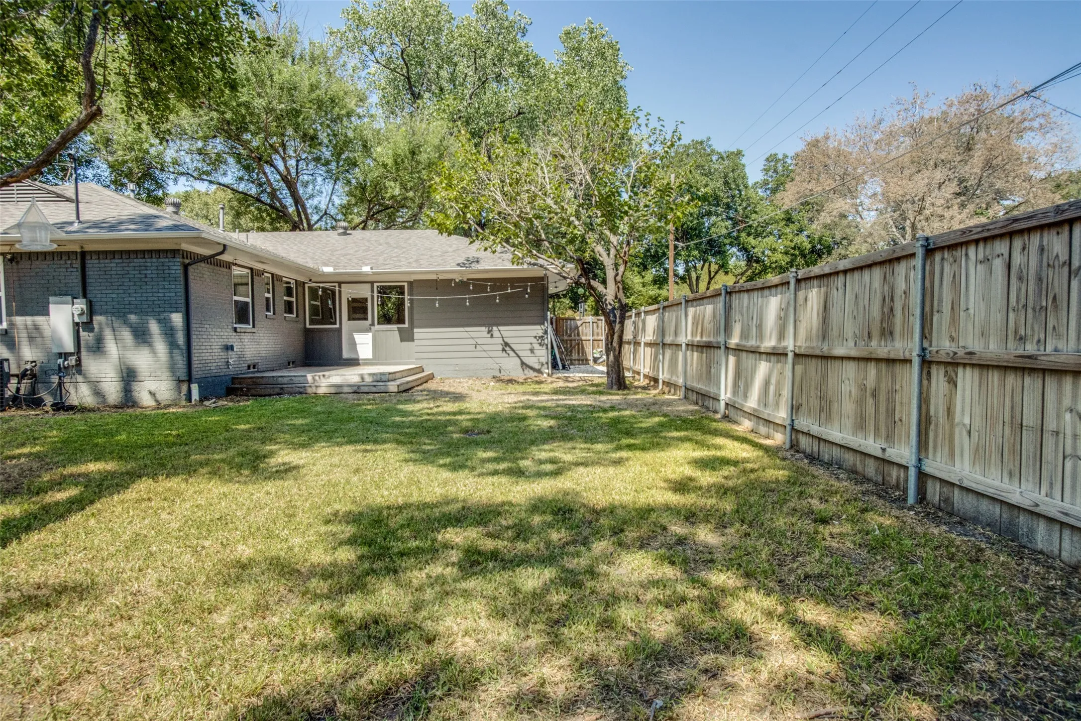 Single Family Residence For Sale in Dallas County , 10230 Eastwood Drive, Dallas, Texas 75228, 3 Bedroom, 2 Bathroom, 1 Garage spaces, 1,457 Sqft, built in 1952, mls#21347120, Real Estate Agent in Dallas, Homes For Sale in Dallas county, Homes For Sale in Dallas, Realtor in Dallas Texas, Real Estate Brokerage Independent Realty Texas, Luminita Cordes Realtor
