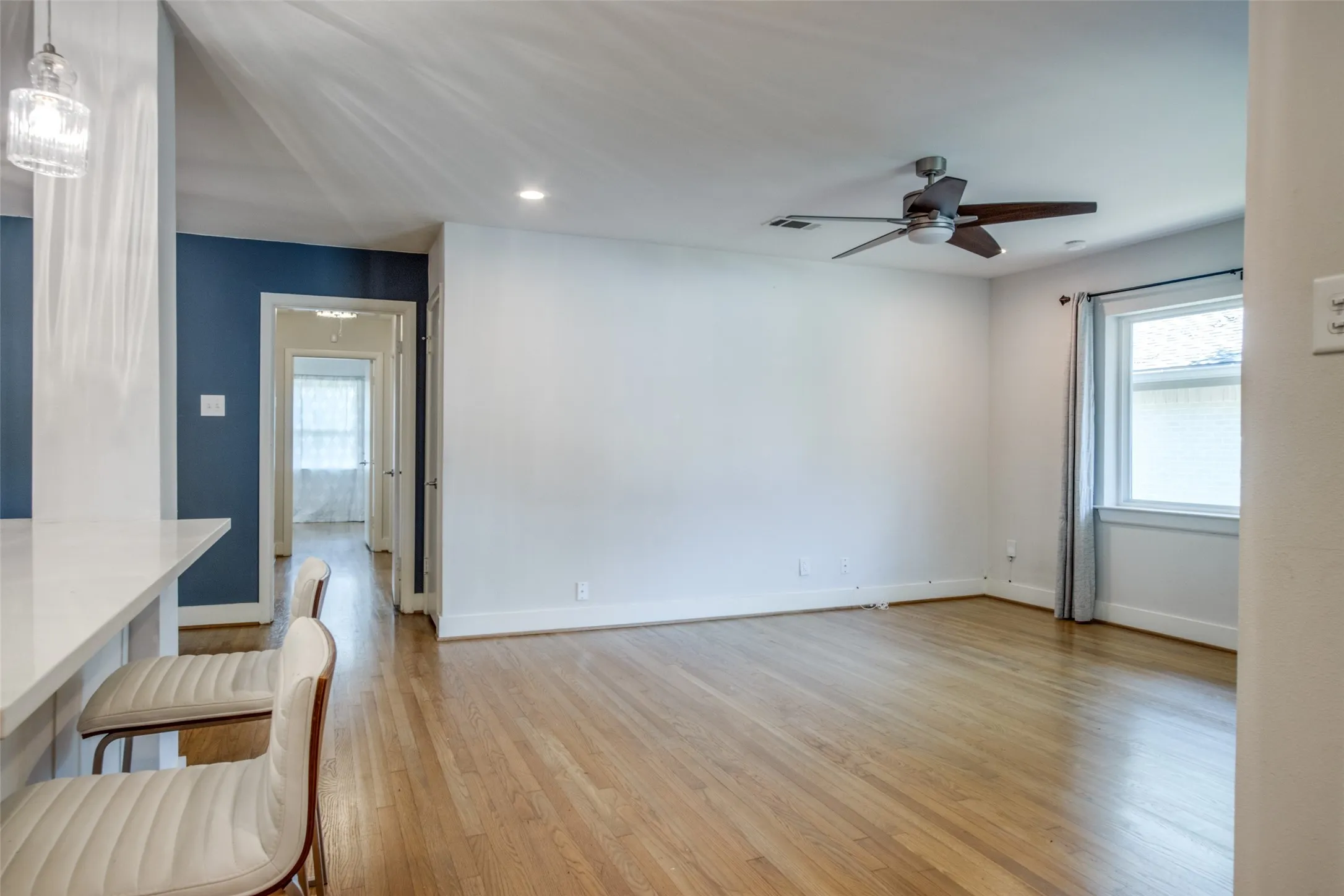 Single Family Residence For Sale in Dallas County , 10230 Eastwood Drive, Dallas, Texas 75228, 3 Bedroom, 2 Bathroom, 1 Garage spaces, 1,457 Sqft, built in 1952, mls#21347120, Real Estate Agent in Dallas, Homes For Sale in Dallas county, Homes For Sale in Dallas, Realtor in Dallas Texas, Real Estate Brokerage Independent Realty Texas, Luminita Cordes Realtor